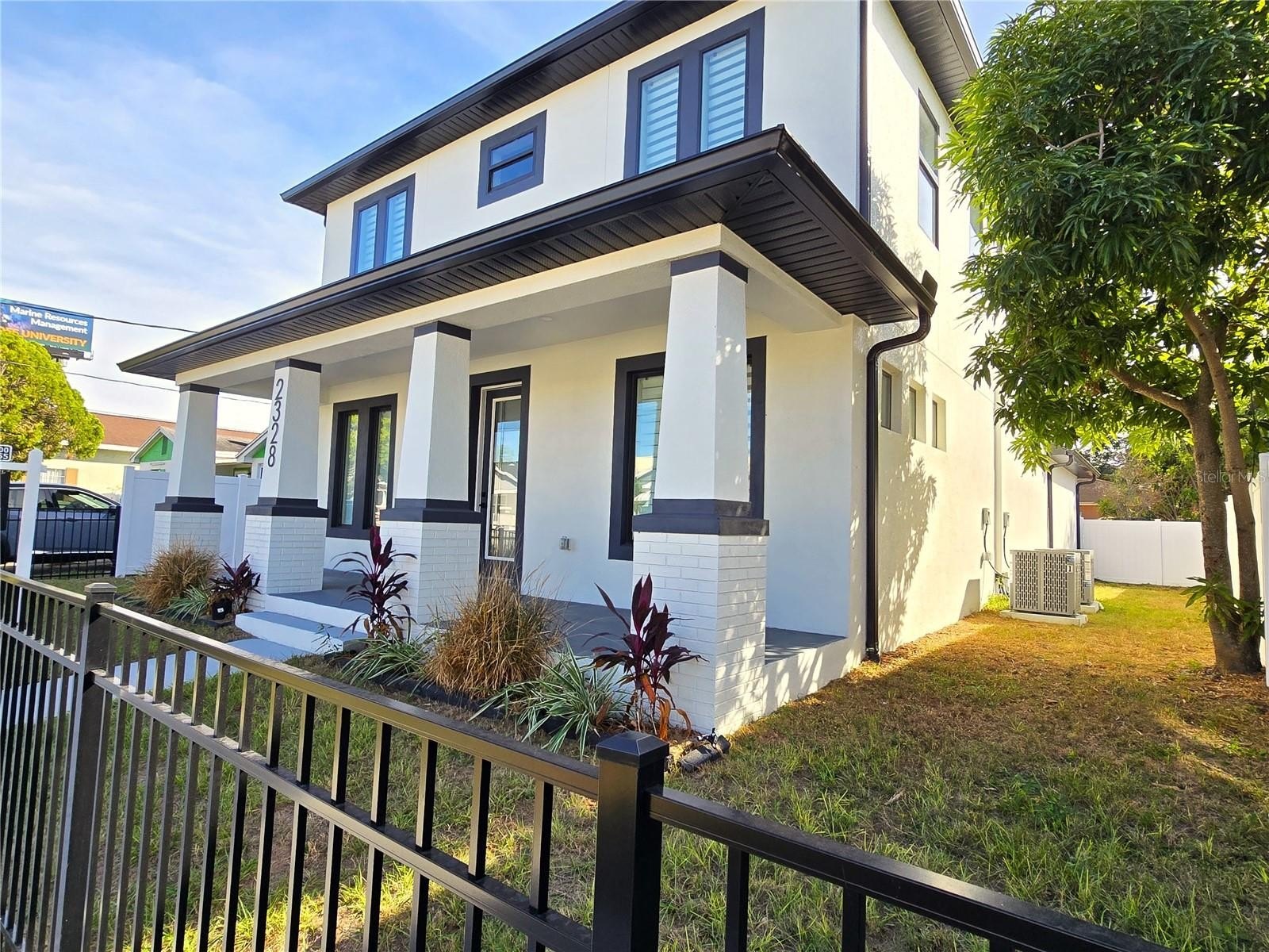 TAMPA, Florida, 33607, United States, 5 Bedrooms Bedrooms, ,3 BathroomsBathrooms,Residential,For Sale,1976051