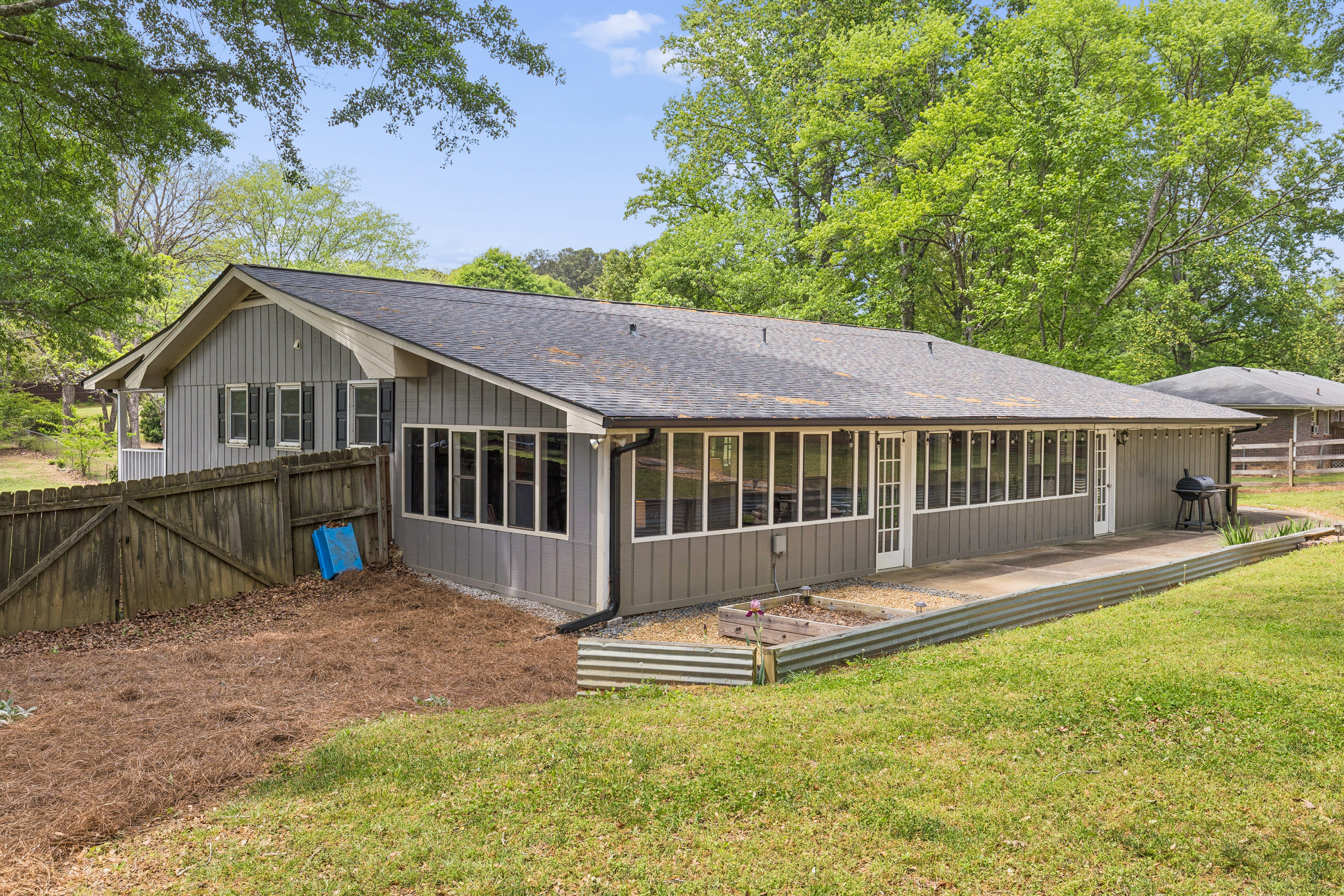  Spacious Ranch with Backyard Retreat in Powder Springs - 物件實景