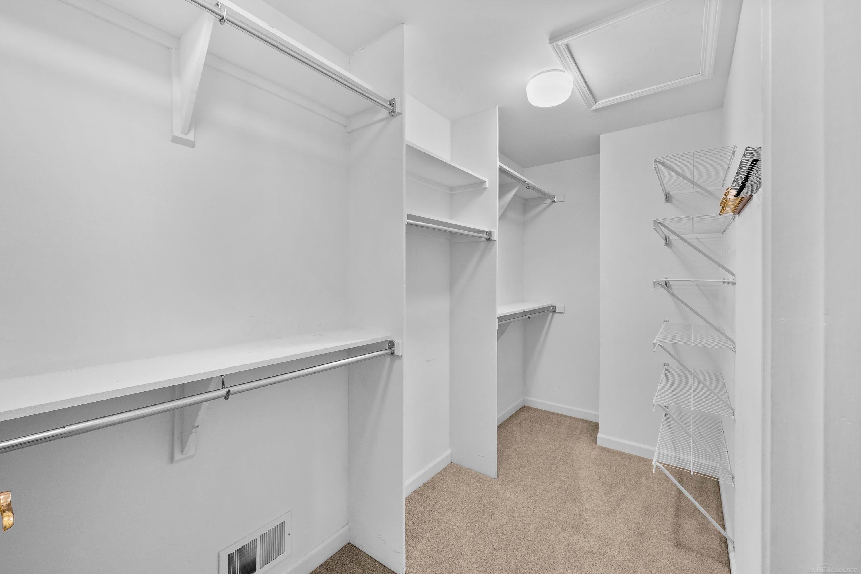 Rochester Hills, Michigan, 48307, United States, 2 Bedrooms Bedrooms, ,4 BathroomsBathrooms,Residential,For Sale,1979749