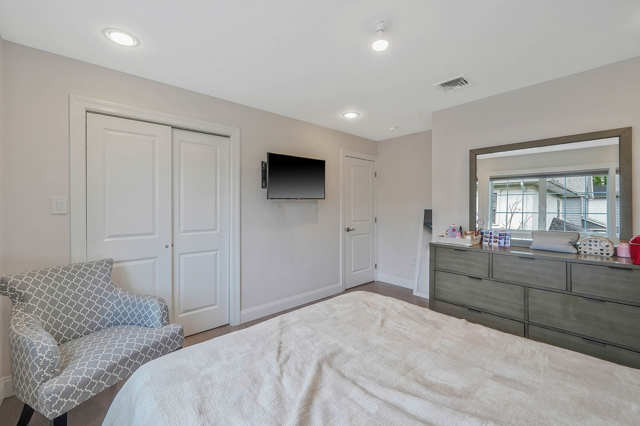 Cedarhurst, New York, 11516, United States, 5 Bedrooms Bedrooms, ,5 BathroomsBathrooms,Residential,For Sale,1851144