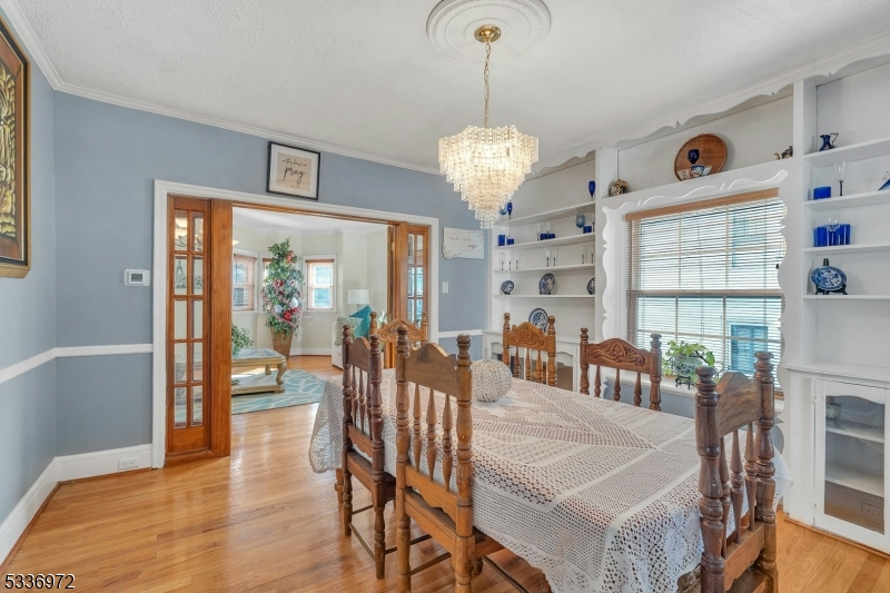 West Orange Twp., New Jersey, 07052, United States, 6 Bedrooms Bedrooms, ,4 BathroomsBathrooms,Residential,For Sale,1934575