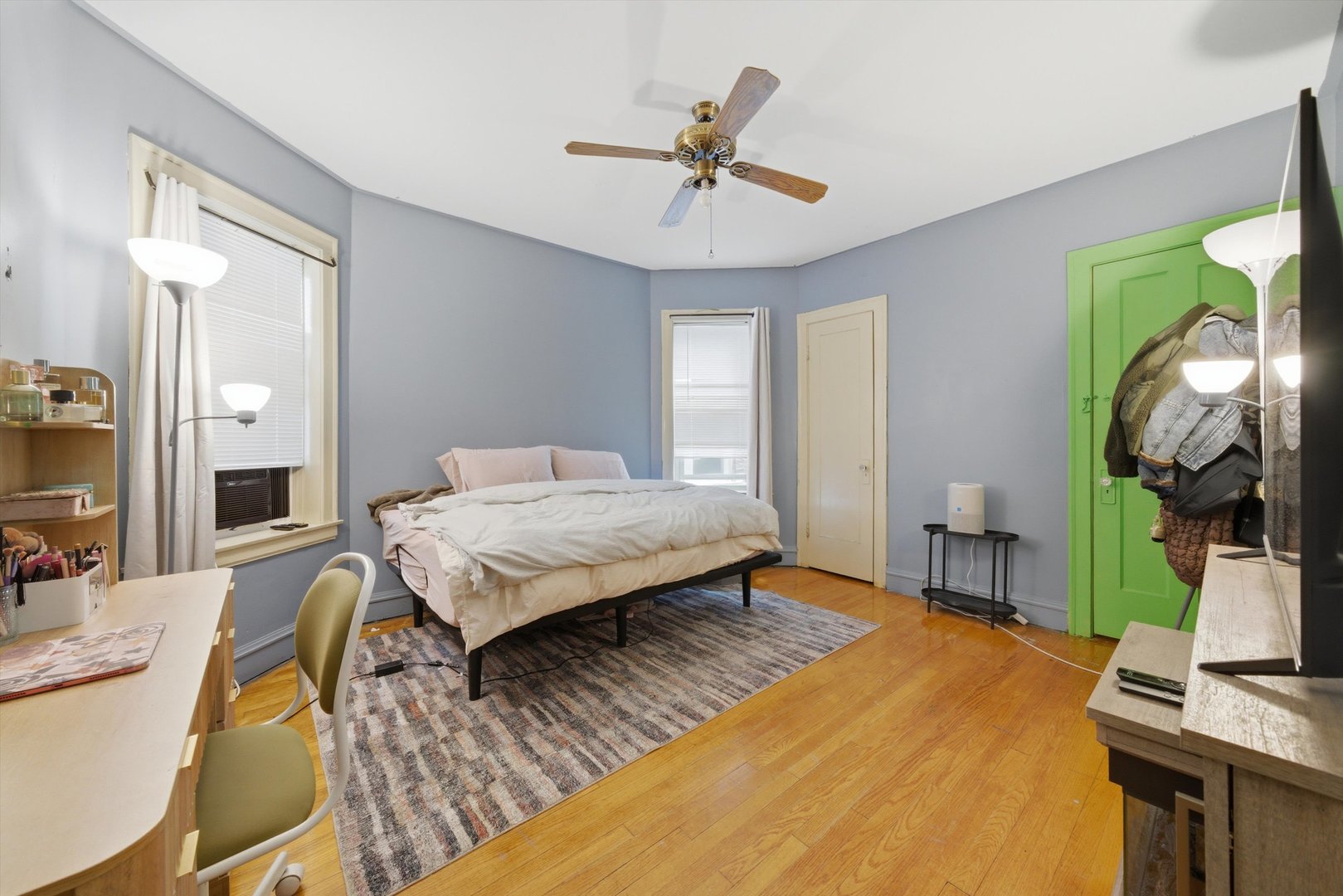Chicago, Illinois, 60659, United States, 9 Bedrooms Bedrooms, ,Residential,For Sale,2040474