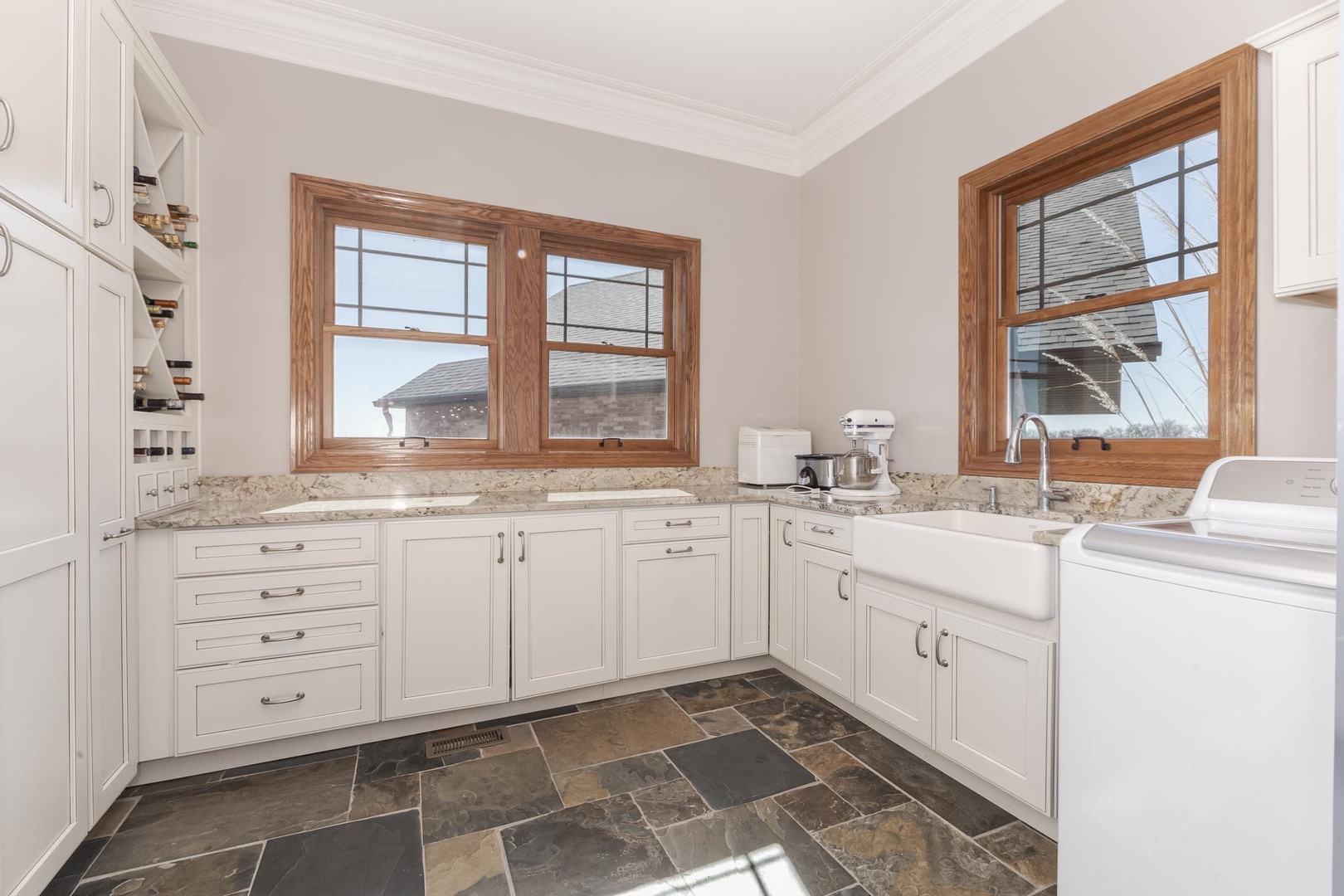 Hudson, Illinois, 61748, United States, 3 Bedrooms Bedrooms, ,5 BathroomsBathrooms,Residential,For Sale,1987913