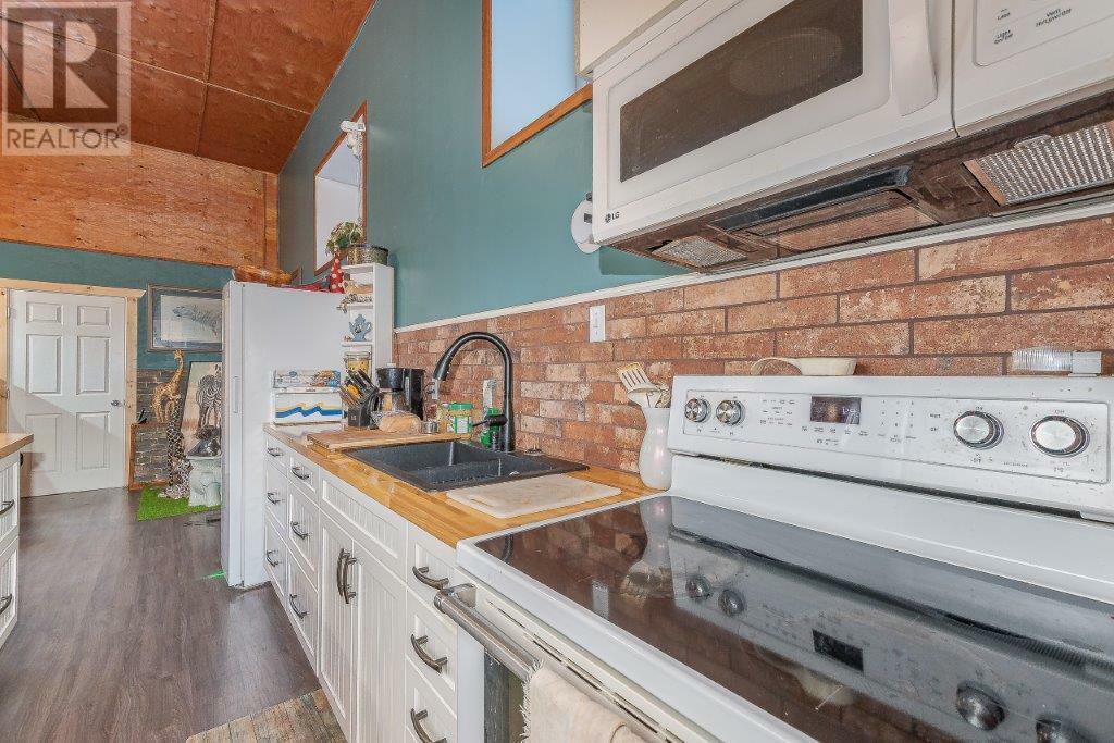 MALAKWA, British Columbia, V0E 2J0, CA, 2 Bedrooms Bedrooms, ,Residential,For Sale,1839032