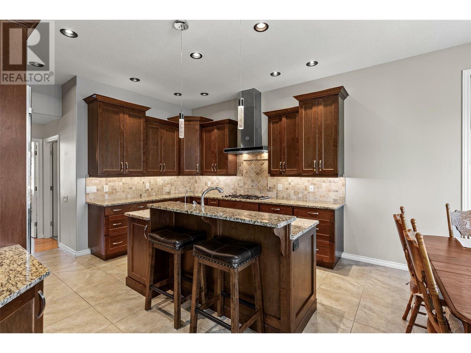 KELOWNA, British Columbia, V1V 1W2, CA, 4 Bedrooms Bedrooms, ,3 BathroomsBathrooms,Residential,For Sale,1882323