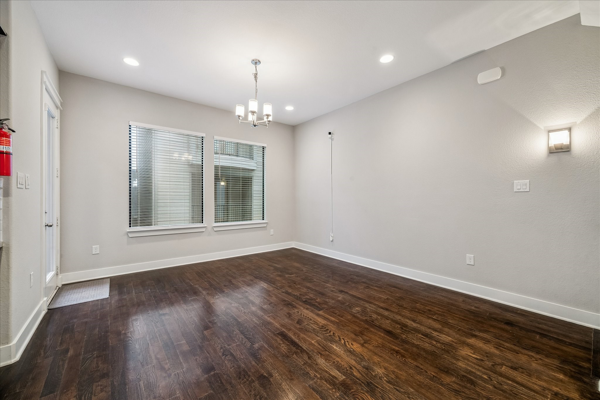  608 W 28th Street B - 物件實景