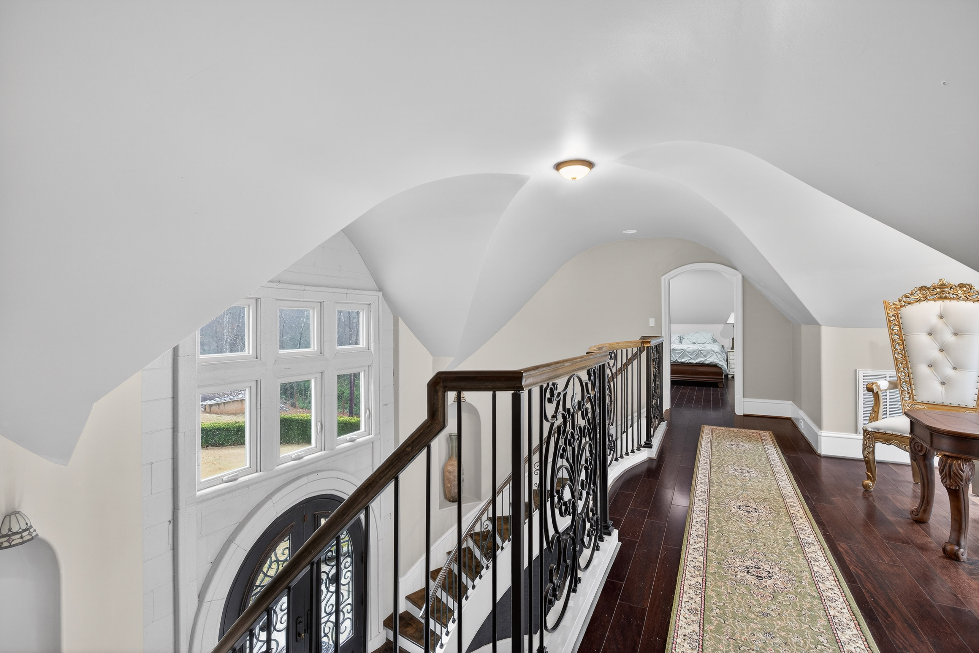  Secluded Sophistication on Over Six Acres with Winding Creek - 物件實景