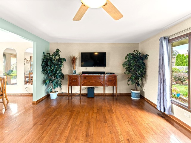 Palos Hills, Illinois, 60465, United States, 4 Bedrooms Bedrooms, ,3 BathroomsBathrooms,Residential,For Sale,1940723