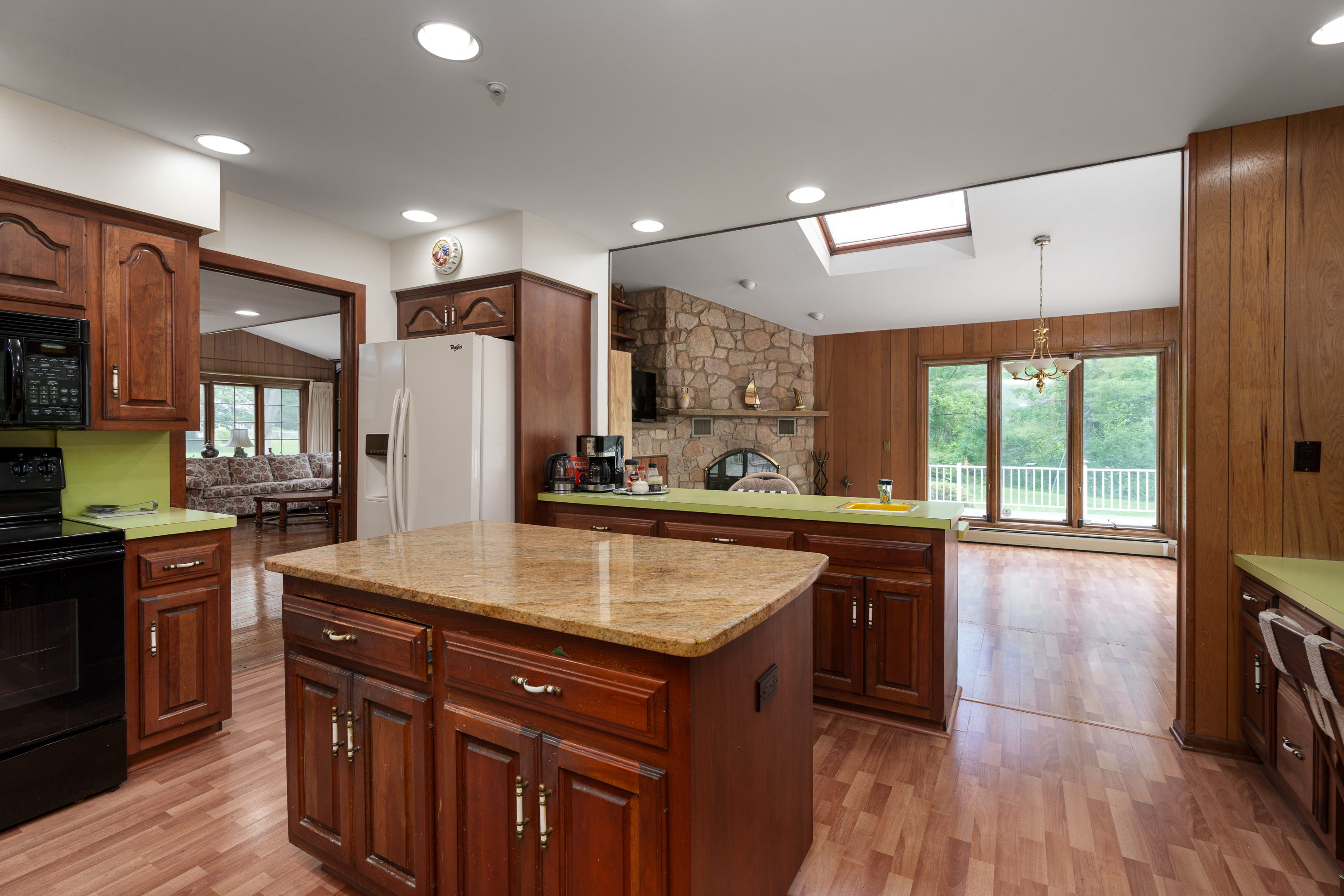  Ahead-of-Its-Time Design, Builder-Crafted Home with Elevator & First Floor Suite - 物件實景