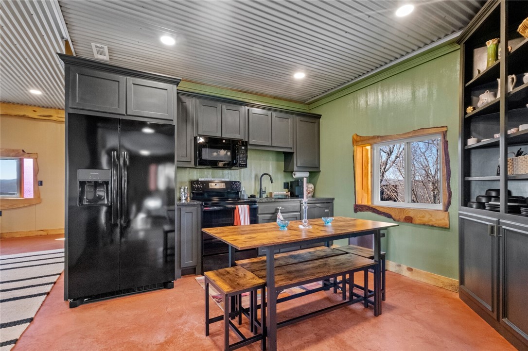 Eureka Springs, Arkansas, 72631, United States, ,Residential,For Sale,1837685