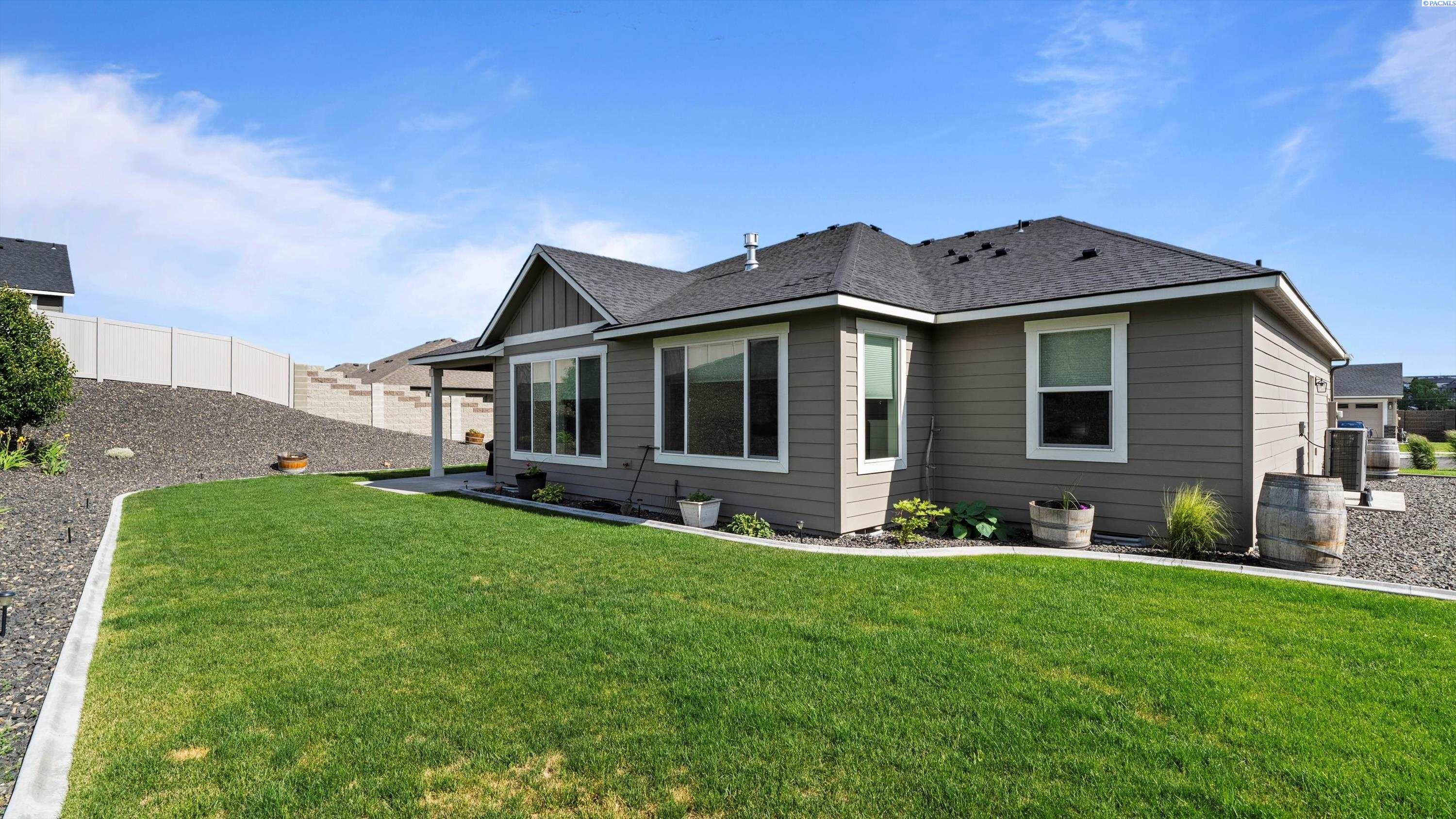 Kennewick, Washington, 99336, United States, 3 Bedrooms Bedrooms, ,3 BathroomsBathrooms,Residential,For Sale,1819962