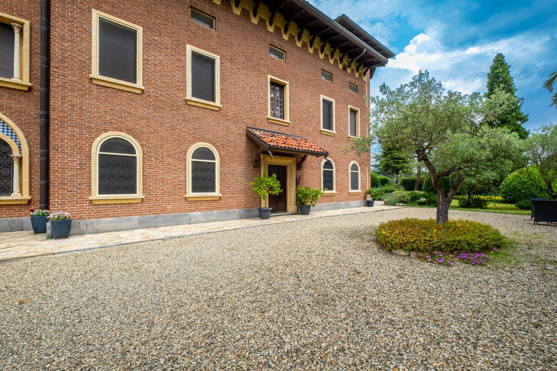Valenza, Alessandria, 15048, IT, 12 Bedrooms Bedrooms, ,12 BathroomsBathrooms,Residential,For Sale,1849836