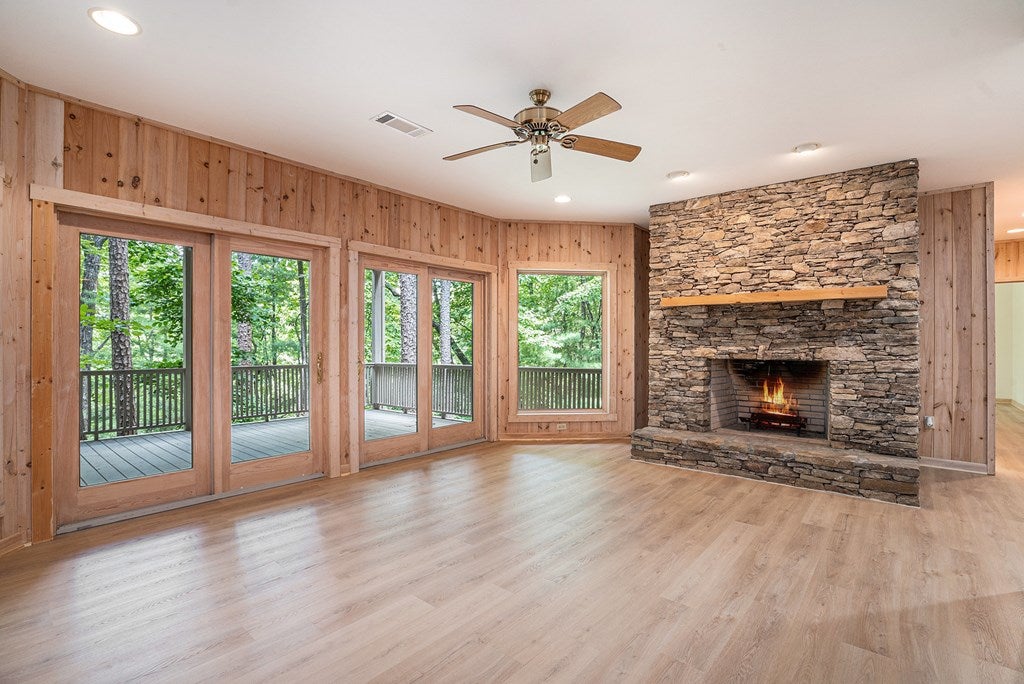 Ellijay, Georgia, 30536, United States, 4 Bedrooms Bedrooms, ,4 BathroomsBathrooms,Residential,For Sale,1888522
