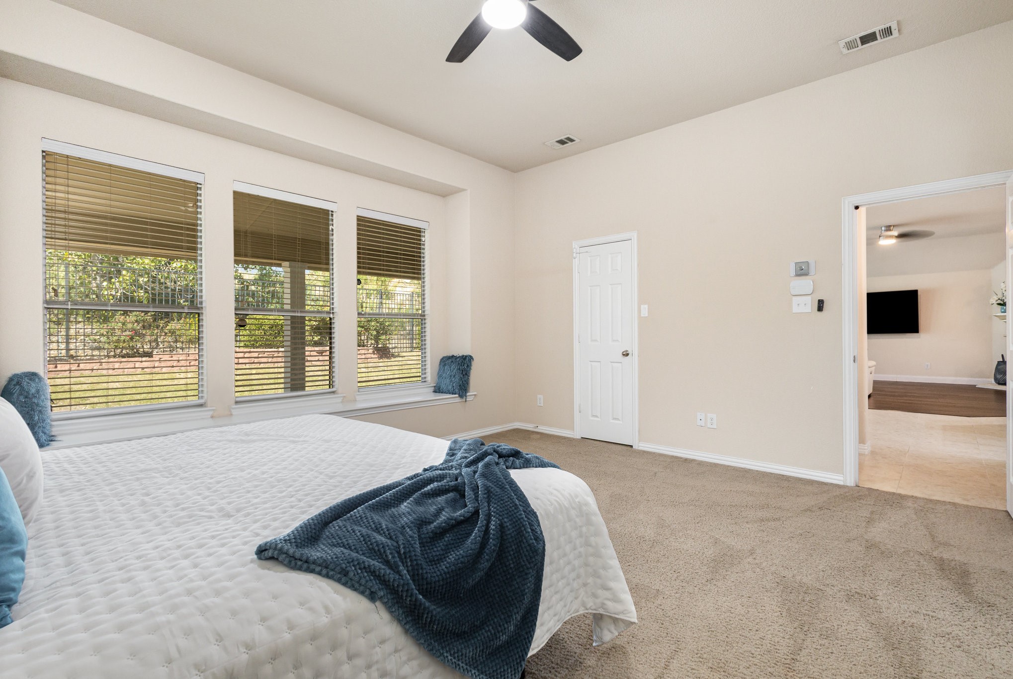 Roanoke, Texas, 76262, United States, 4 Bedrooms Bedrooms, ,3 BathroomsBathrooms,Residential,For Sale,1963102