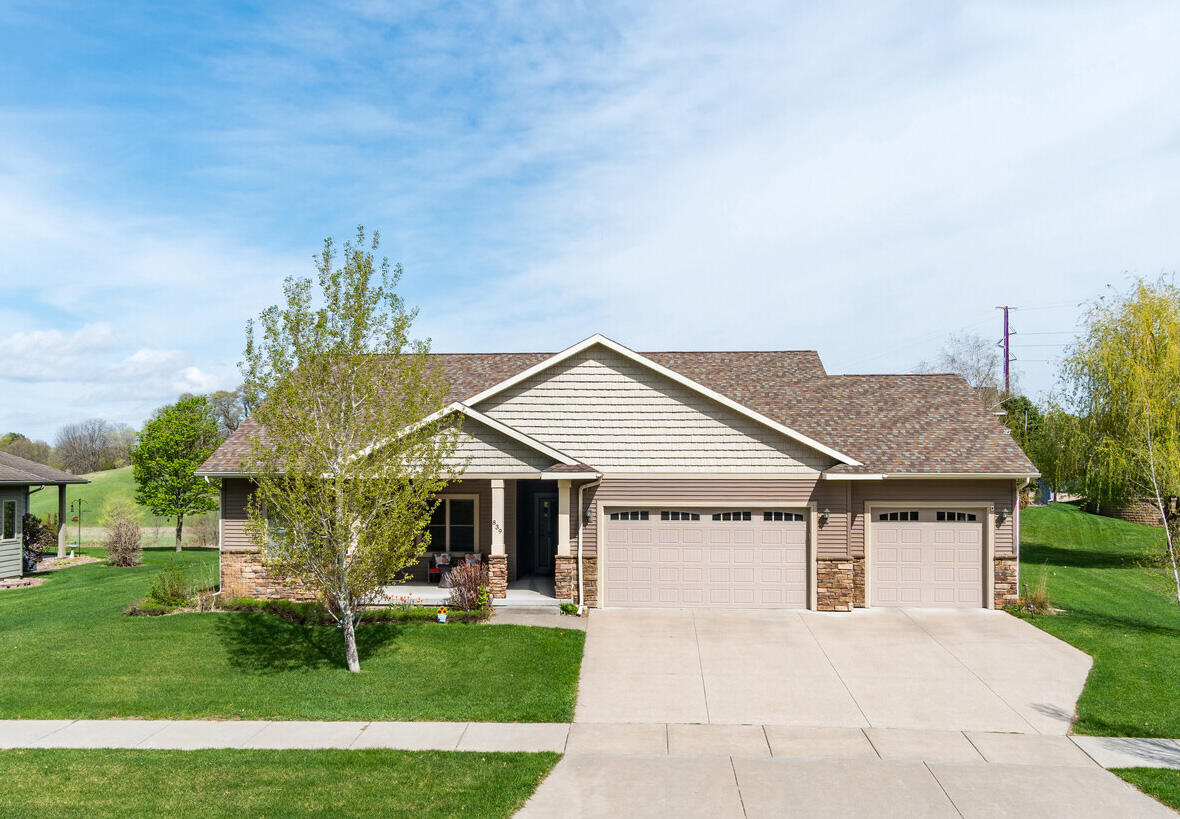 Onalaska, Wisconsin, 54650, United States, 3 Bedrooms Bedrooms, ,3 BathroomsBathrooms,Residential,For Sale,2037961