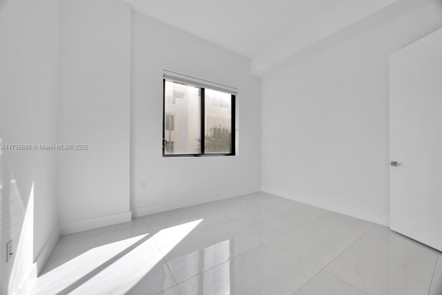 Coral Gables, Florida, 33146, United States, 1 Bedroom Bedrooms, ,1 BathroomBathrooms,Residential,For Sale,1934394