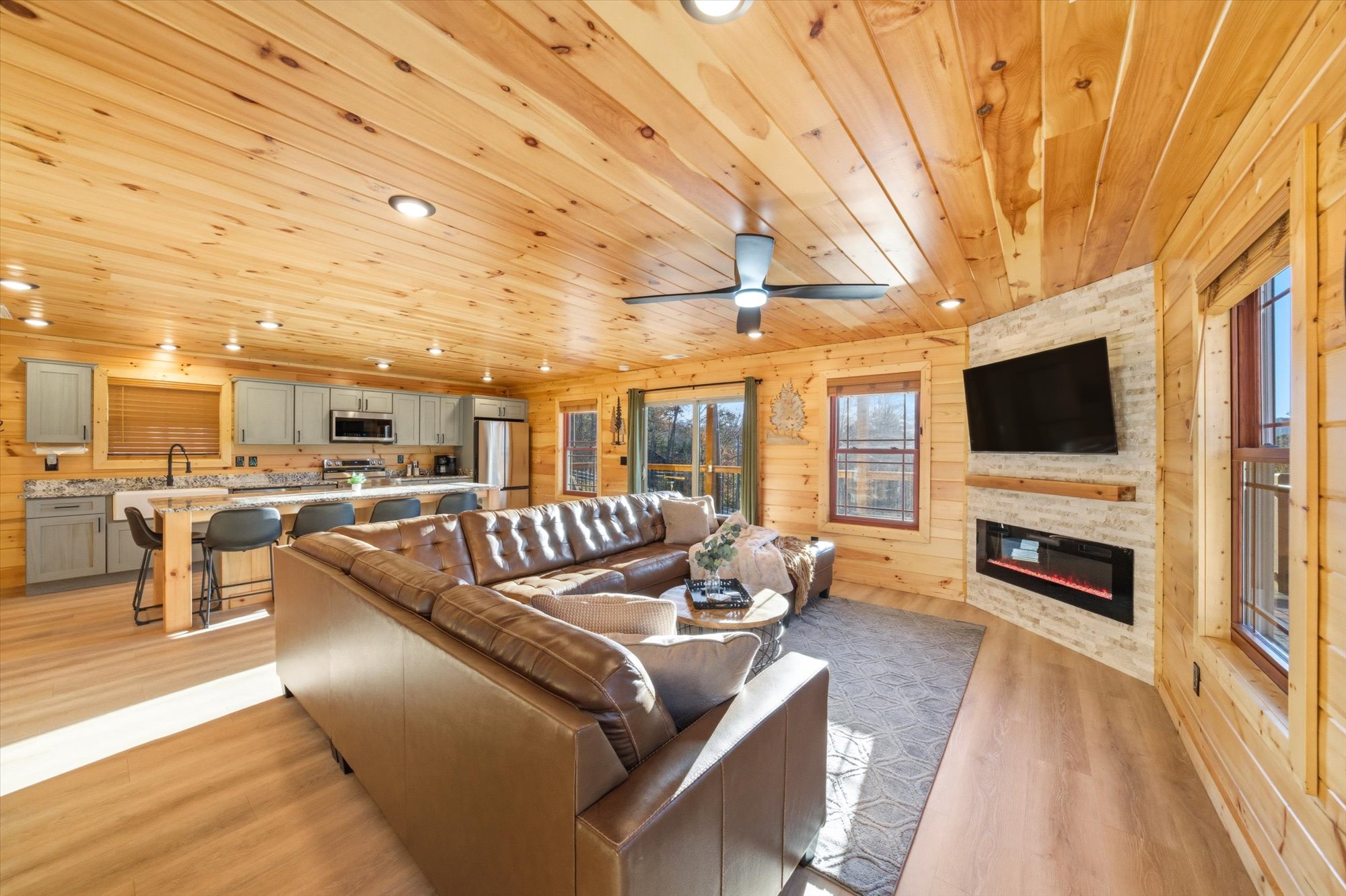 Sevierville, Tennessee, 37862, United States, 2 Bedrooms Bedrooms, ,2 BathroomsBathrooms,Residential,For Sale,1992770