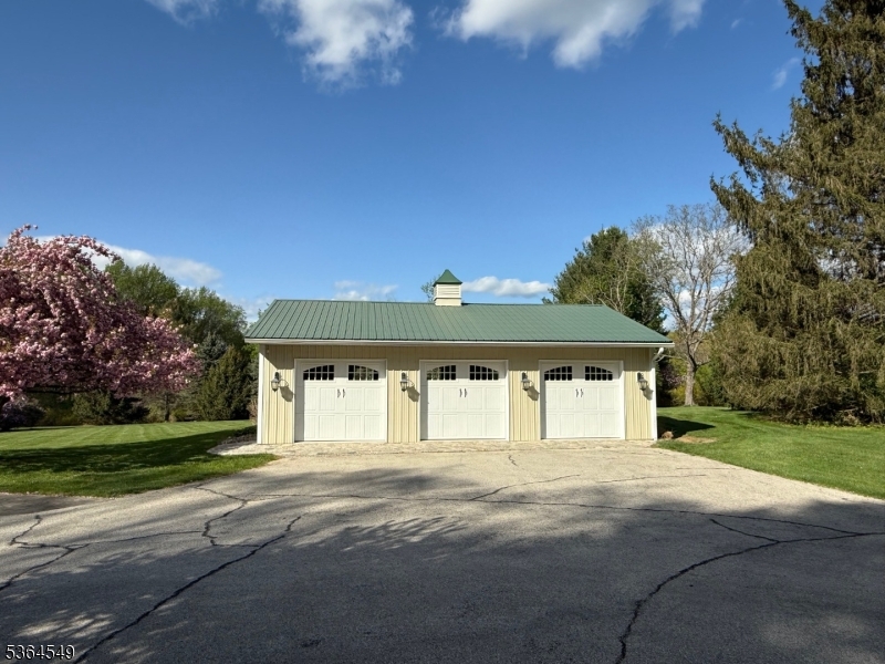 Franklin Twp., New Jersey, 08867, United States, 3 Bedrooms Bedrooms, ,2 BathroomsBathrooms,Residential,For Sale,1926340