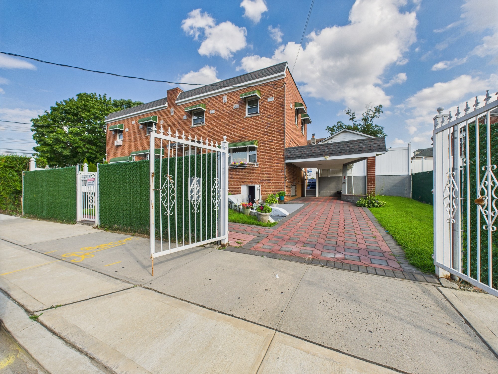 Bronx, New York, 10465, United States, 3 Bedrooms Bedrooms, ,3 BathroomsBathrooms,Residential,For Sale,1895148
