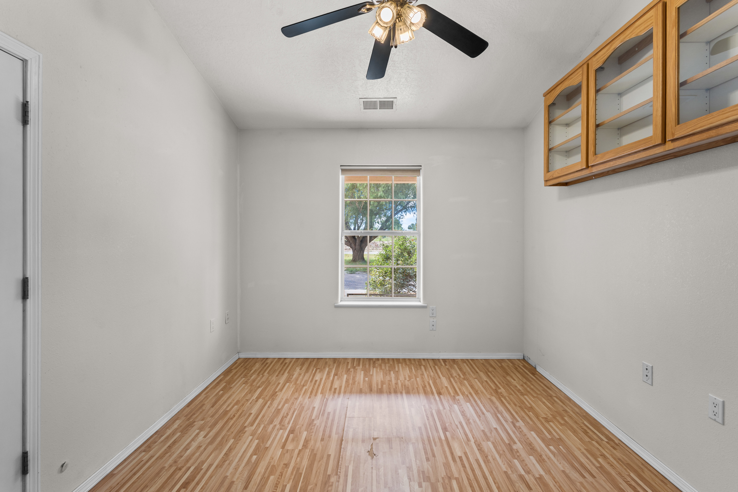 Belen, New Mexico, 87002, United States, 3 Bedrooms Bedrooms, ,2 BathroomsBathrooms,Residential,For Sale,1914205