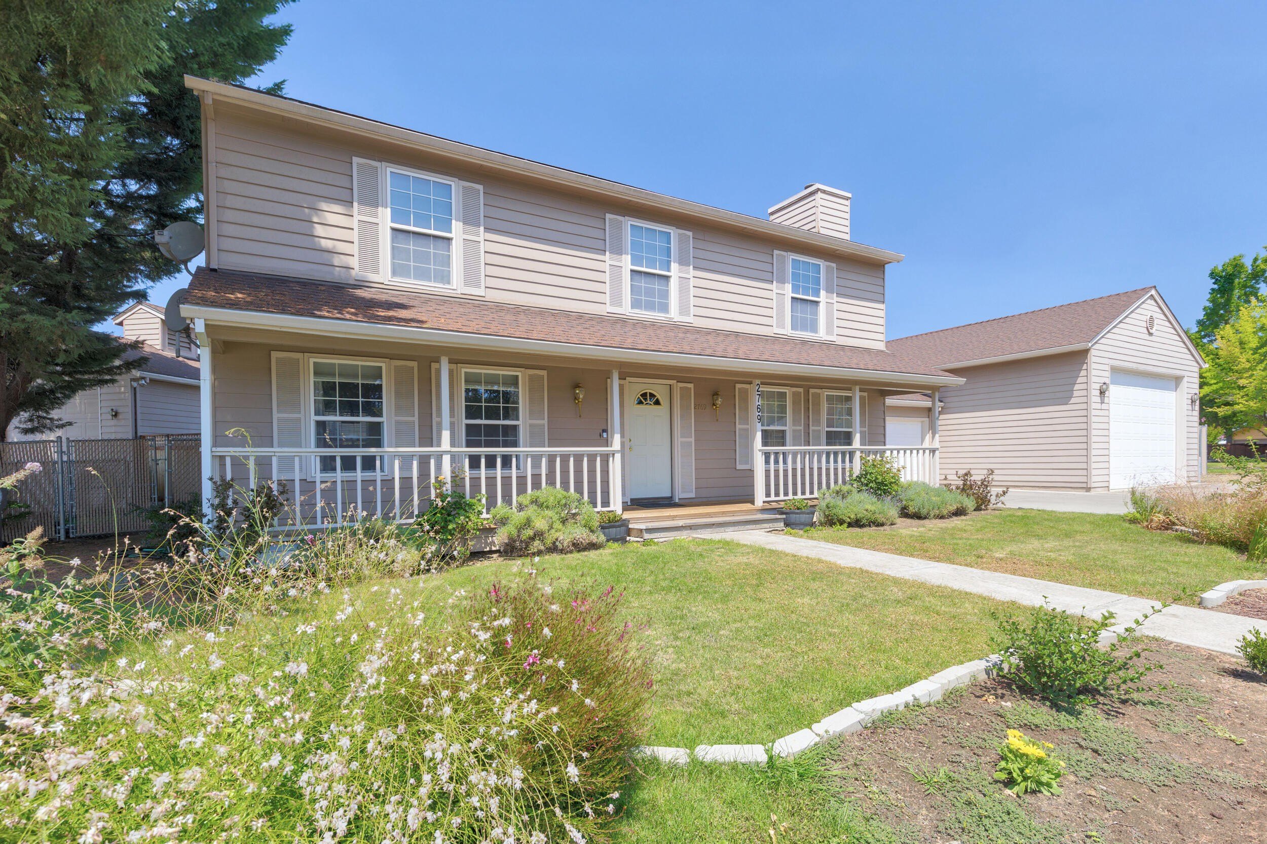 Medford, Oregon, 97504, United States, 4 Bedrooms Bedrooms, ,3 BathroomsBathrooms,Residential,For Sale,1974325