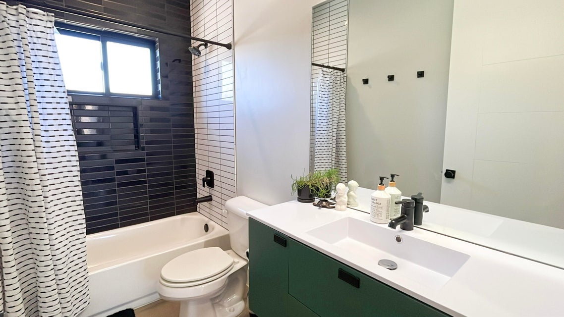 Washington, Utah, 84780, United States, 4 Bedrooms Bedrooms, ,4 BathroomsBathrooms,Residential,For Sale,1998221