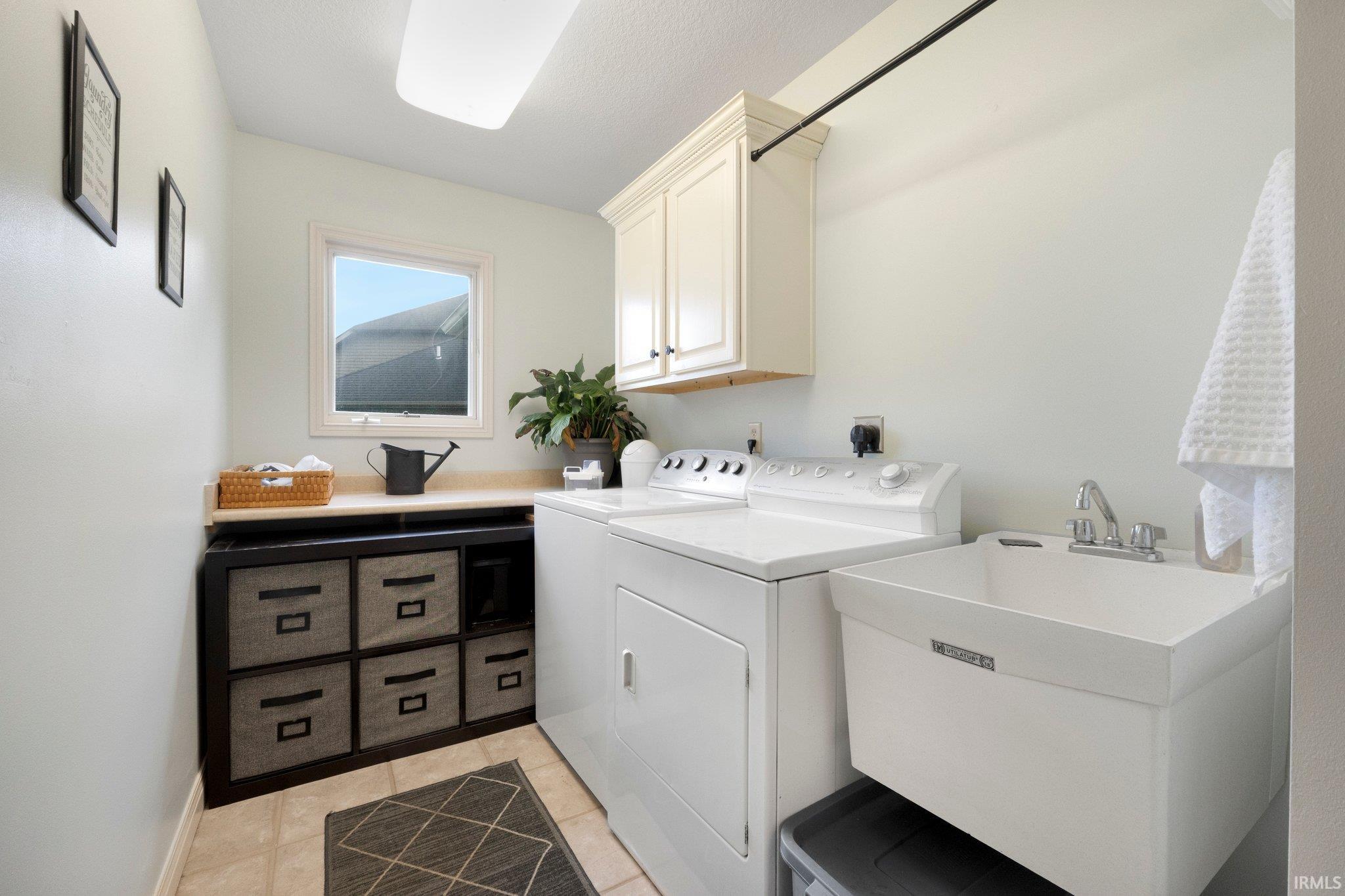 Leo, Indiana, 46765-9347, United States, 4 Bedrooms Bedrooms, ,5 BathroomsBathrooms,Residential,For Sale,1975042