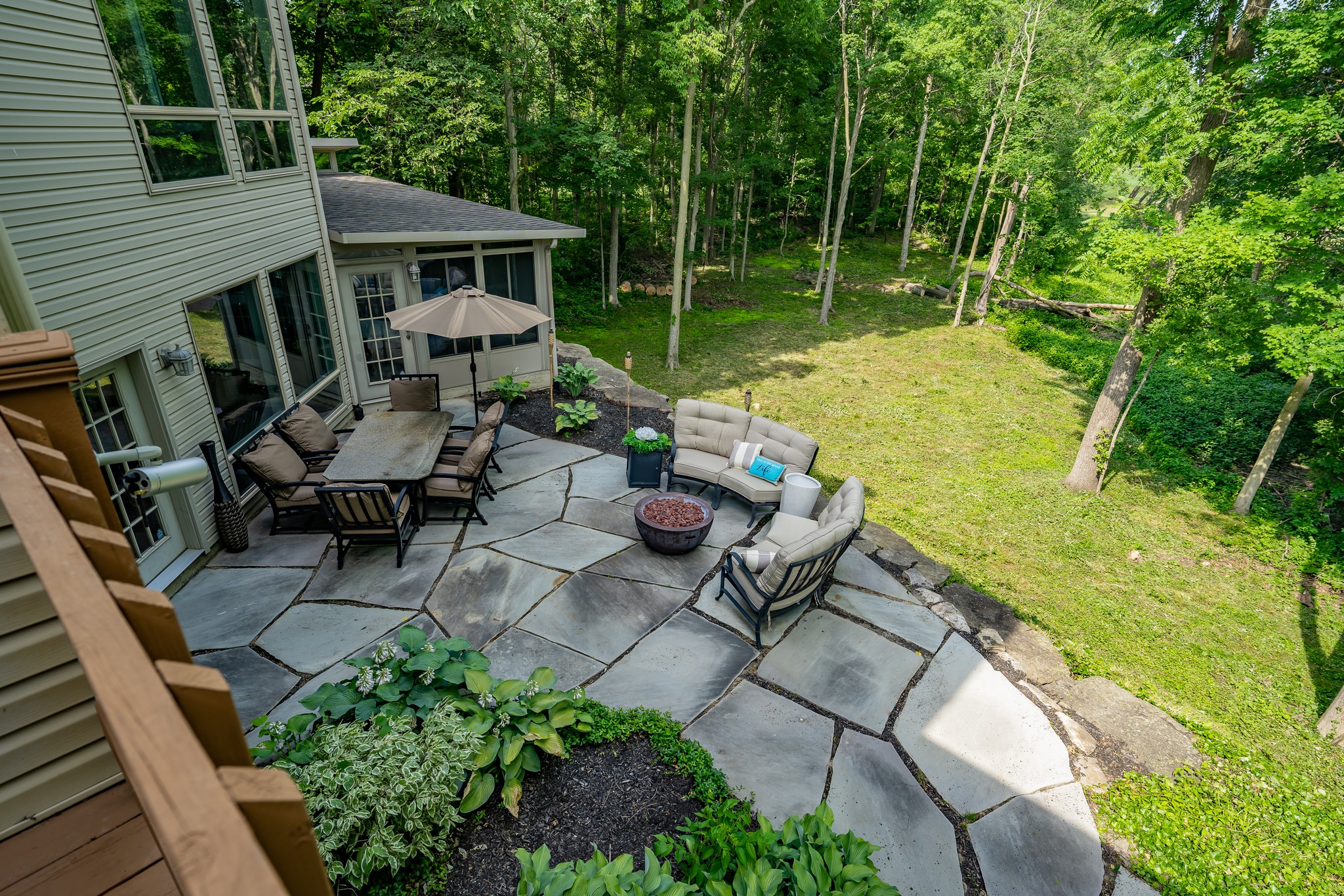  Exceptional Home Tucked Away on a Quiet Cul-De-Sac - 物件實景