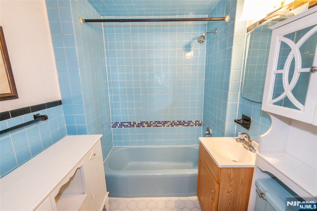 Clifton, New Jersey, 07014, United States, 5 Bedrooms Bedrooms, ,3 BathroomsBathrooms,Residential,For Sale,2000978