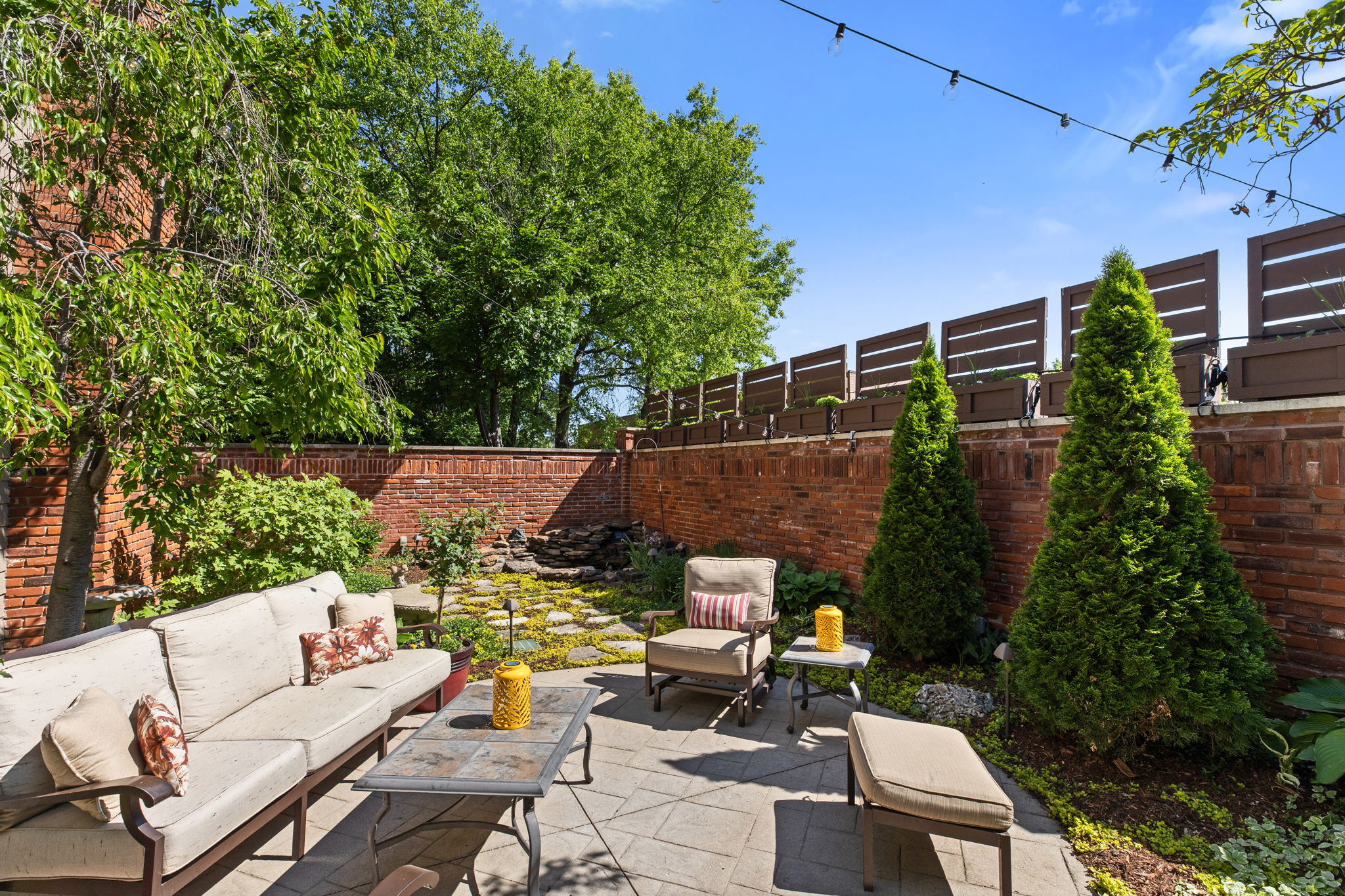  Stunning Cedar Springs Townhome with Modern Updates and Spacious Living - 物件實景