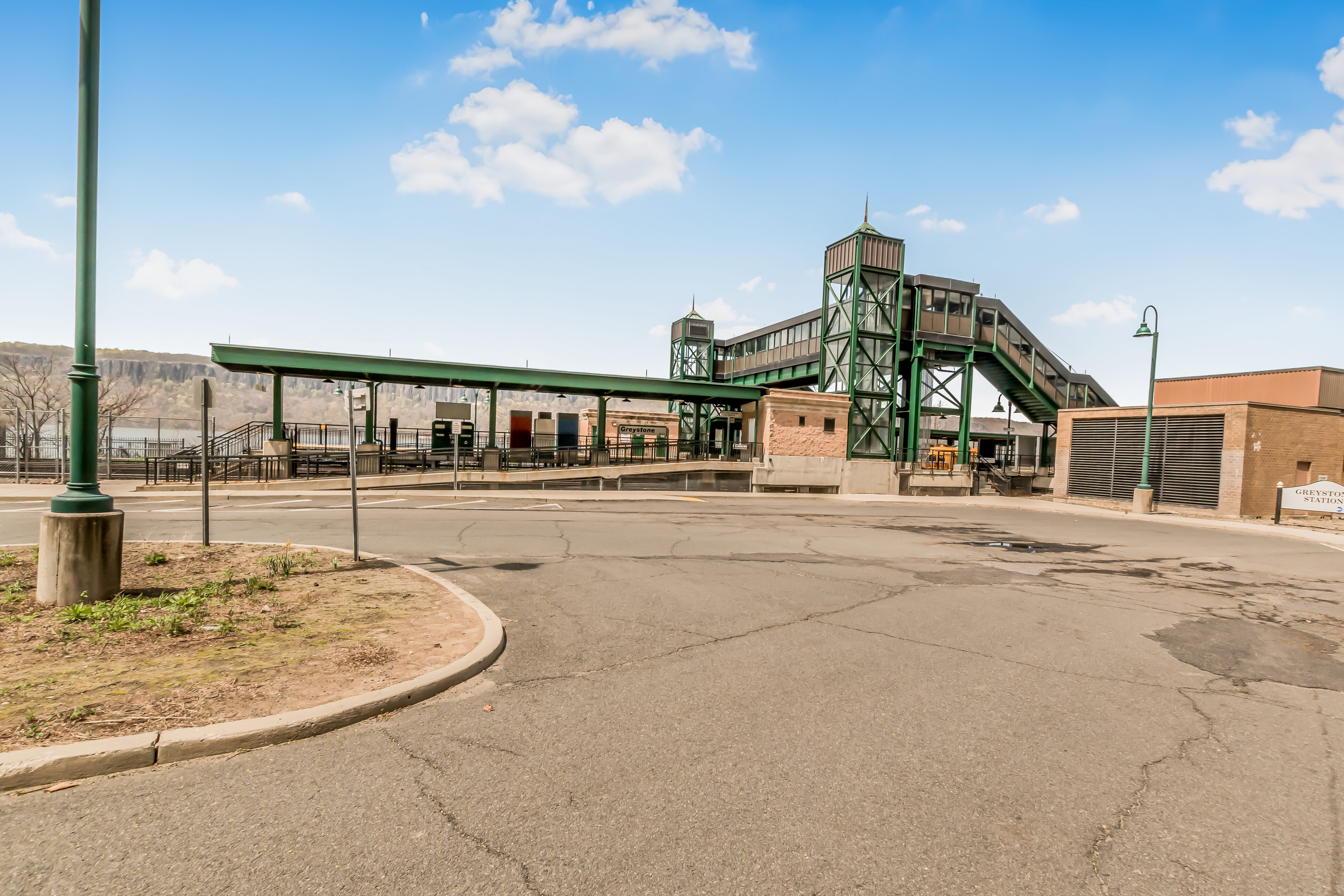  1155 Warburton Avenue - 物件實景