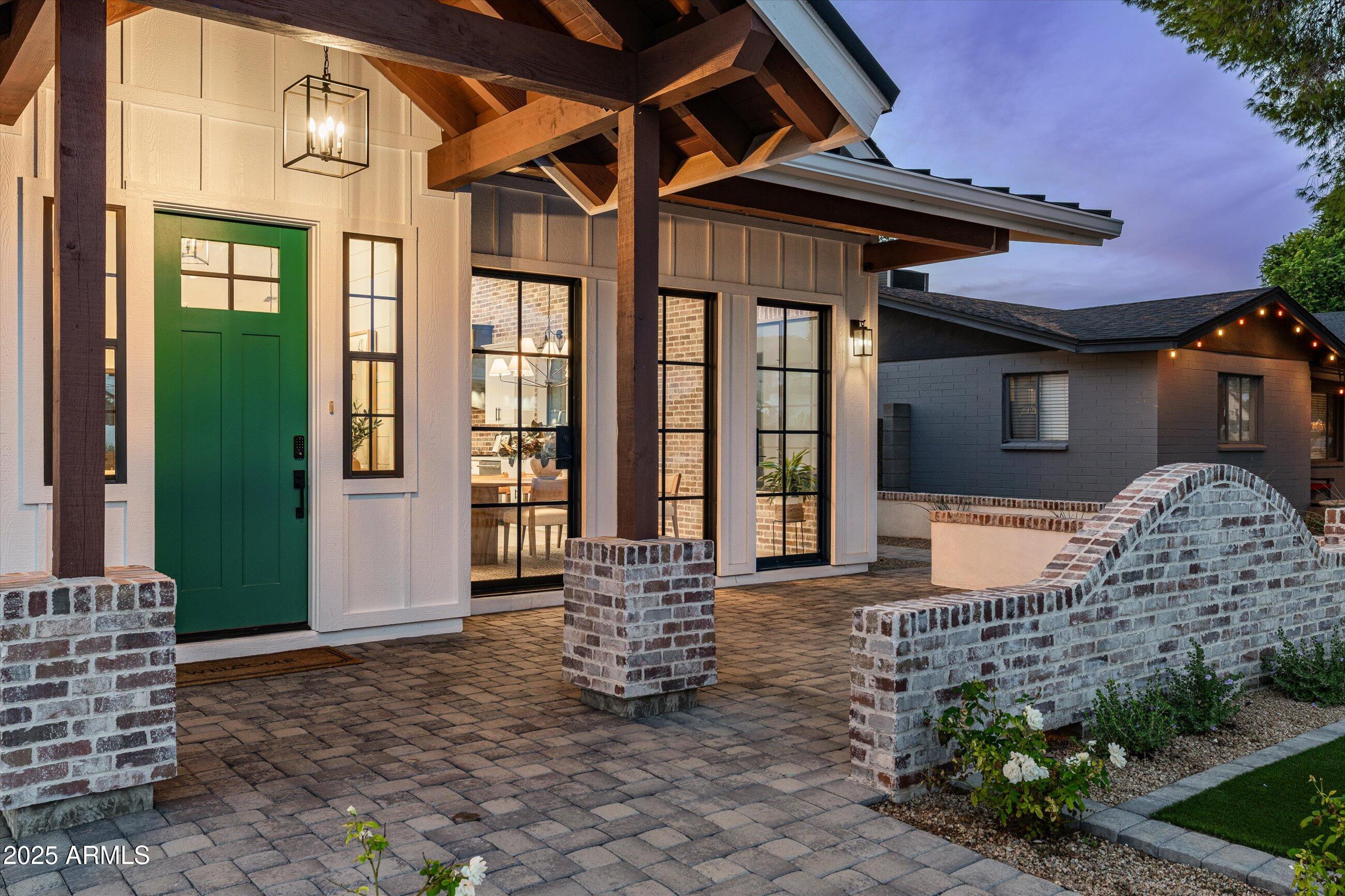 Phoenix, Arizona, 85018, United States, 4 Bedrooms Bedrooms, ,4 BathroomsBathrooms,Residential,For Sale,1993183