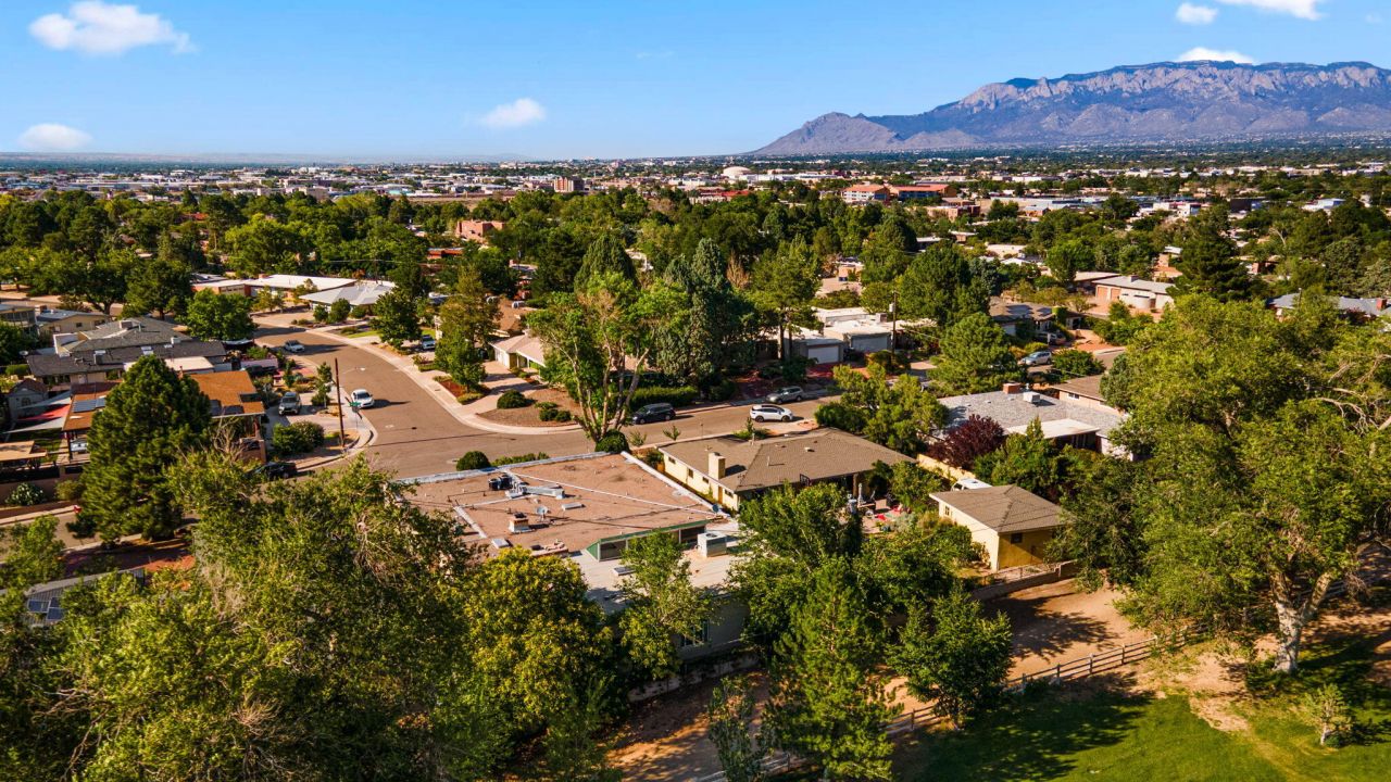 Albuquerque, New Mexico, 87106, United States, 4 Bedrooms Bedrooms, ,5 BathroomsBathrooms,Residential,For Sale,1896146