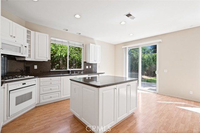 Valencia, California, 91354, United States, 4 Bedrooms Bedrooms, ,3 BathroomsBathrooms,Residential,For Sale,1976397