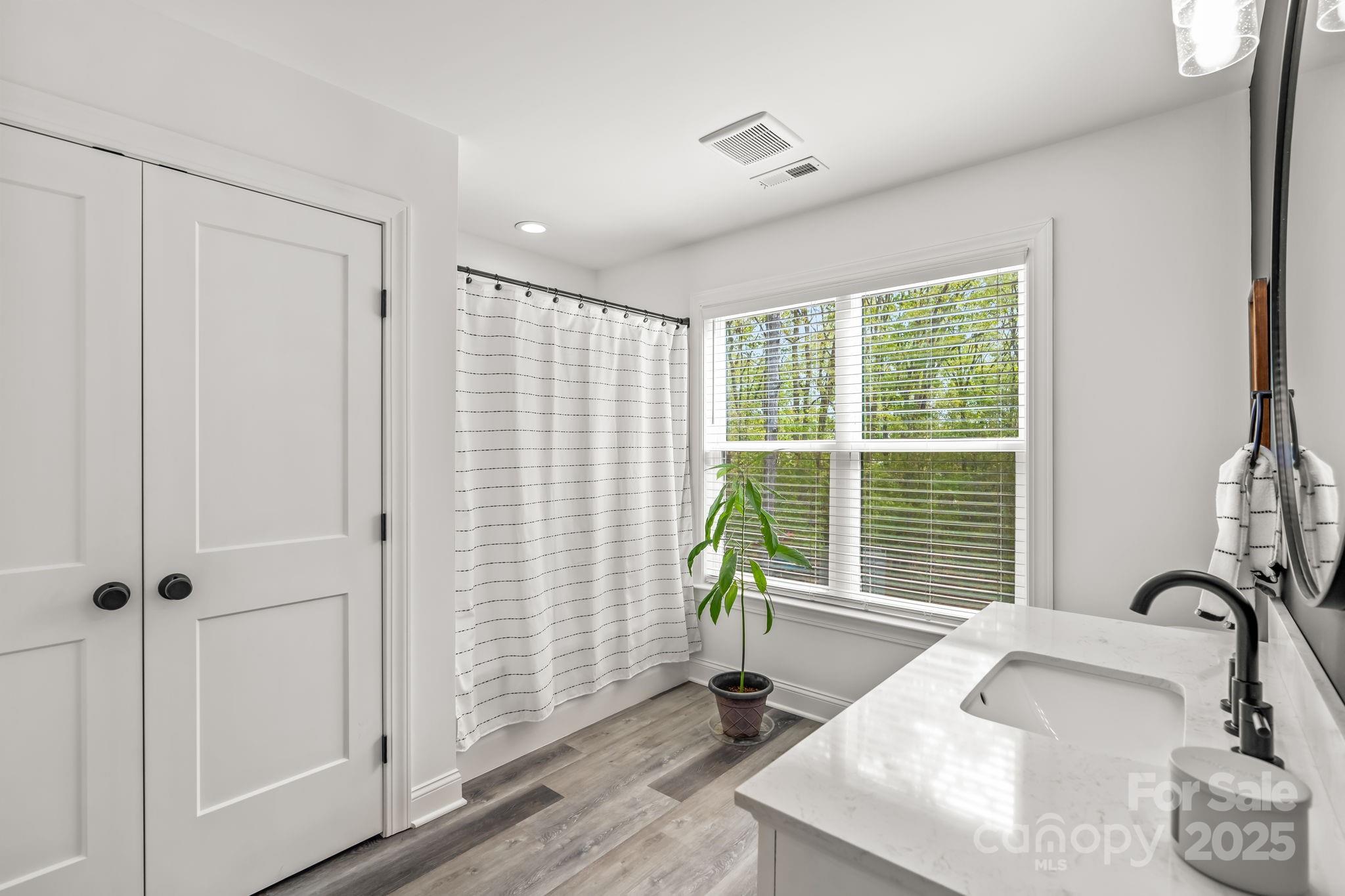 Lexington, North Carolina, 27292, United States, 4 Bedrooms Bedrooms, ,3 BathroomsBathrooms,Residential,For Sale,1847027