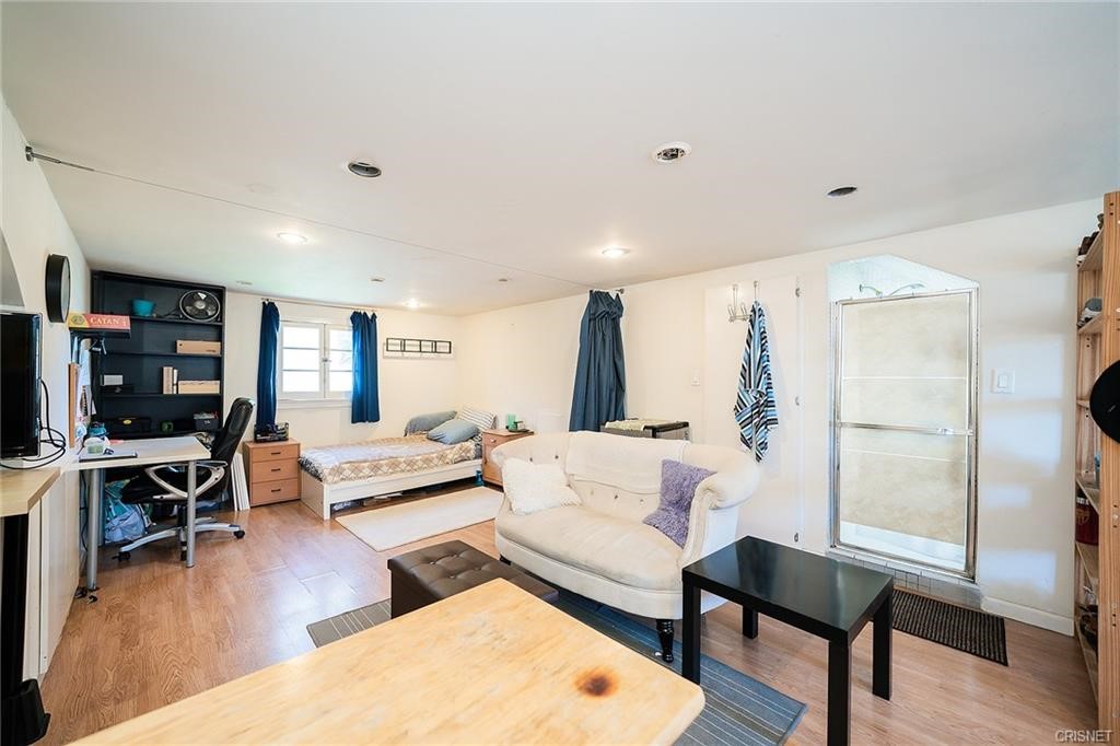 Los Angeles, California, 90007, United States, 2 Bedrooms Bedrooms, ,1 BathroomBathrooms,Residential,For Sale,1737076