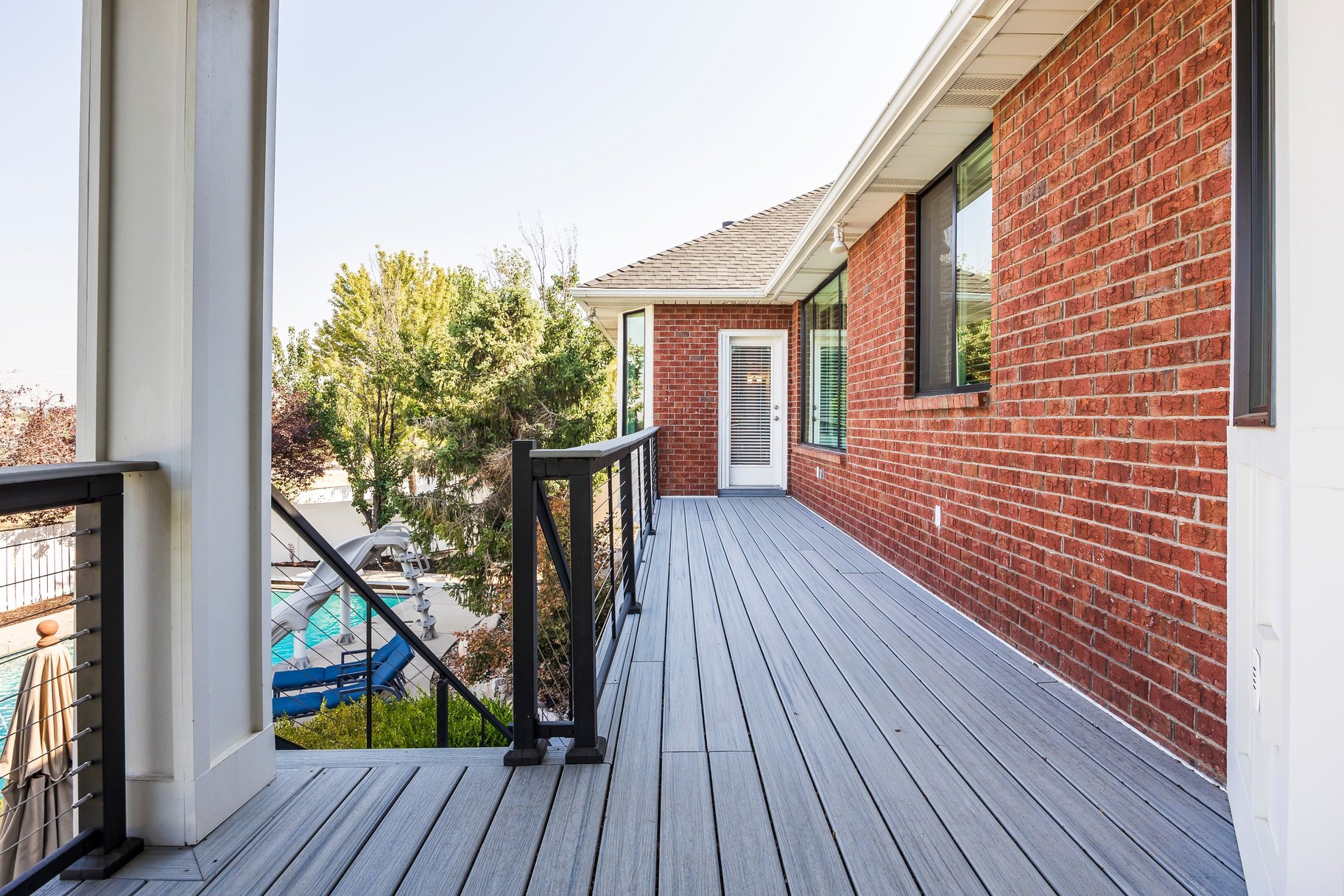  Timeless Draper Brick Rambler with 4-Car Garage and Saltwater Pool - 物件實景