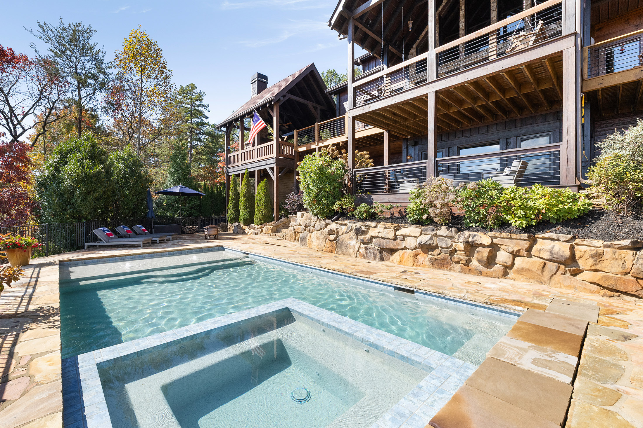  Mineral Bluff Retreat Offers Resort-caliber Outdoor Living and Sweeping Views - 物件實景