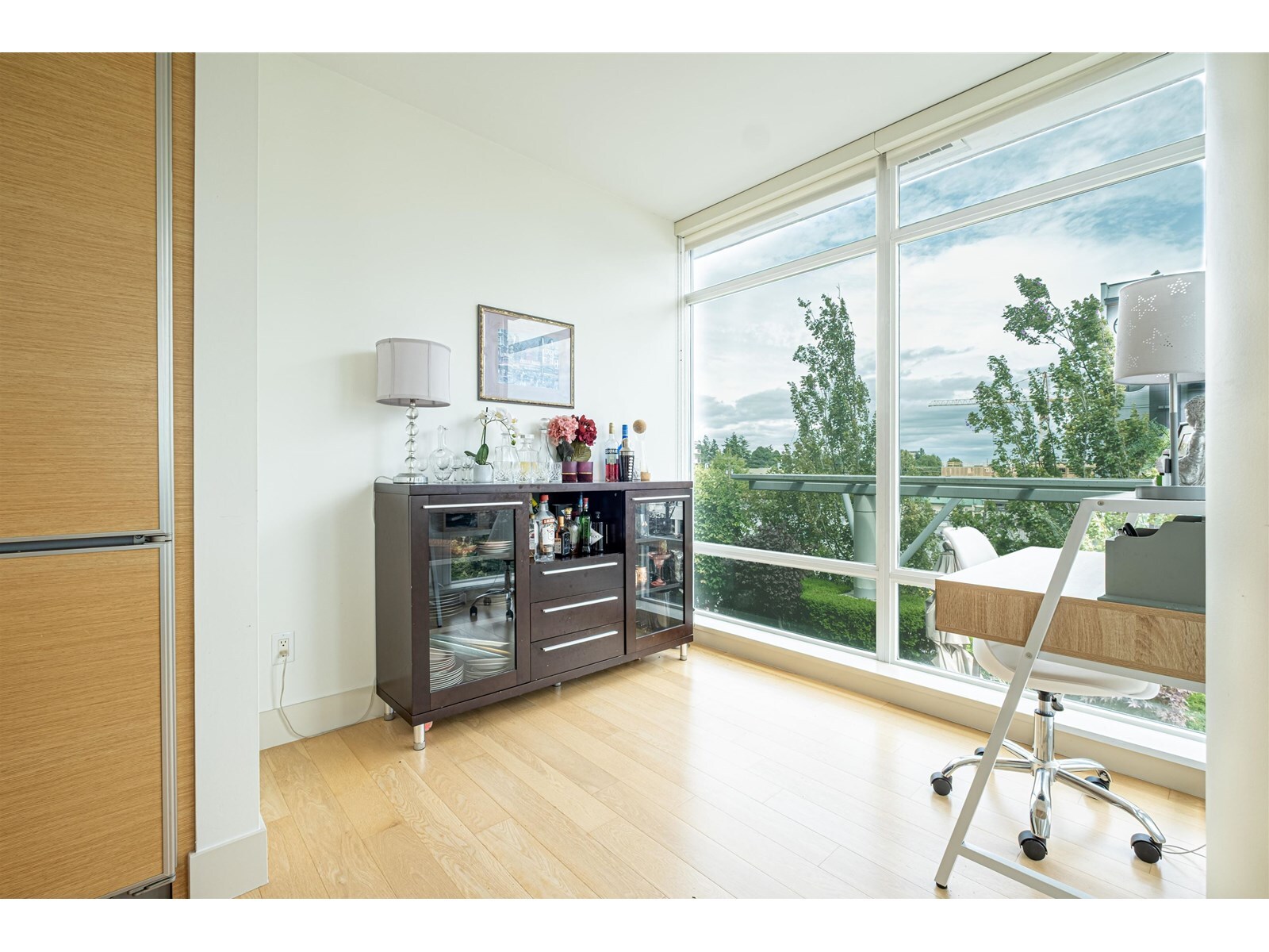WHITE ROCK, British Columbia, V4B 0A2, CA, 2 Bedrooms Bedrooms, ,2 BathroomsBathrooms,Residential,For Sale,1947534