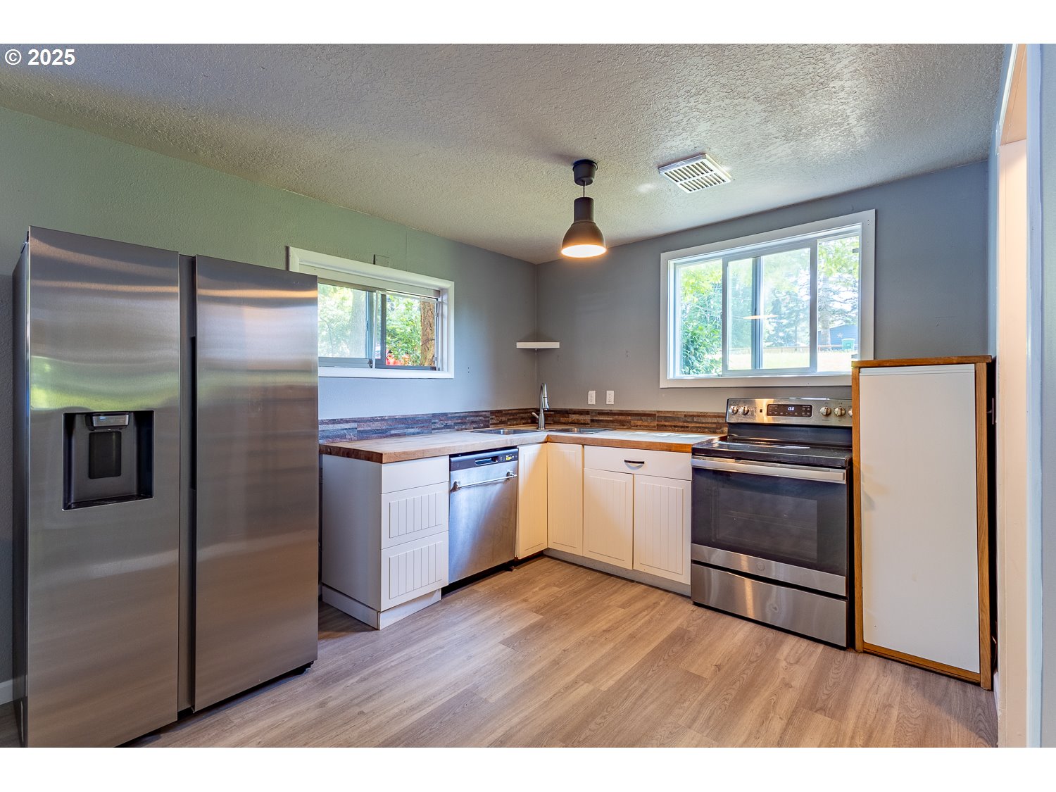 Vancouver, Washington, 98663, United States, 3 Bedrooms Bedrooms, ,1 BathroomBathrooms,Residential,For Sale,1846547