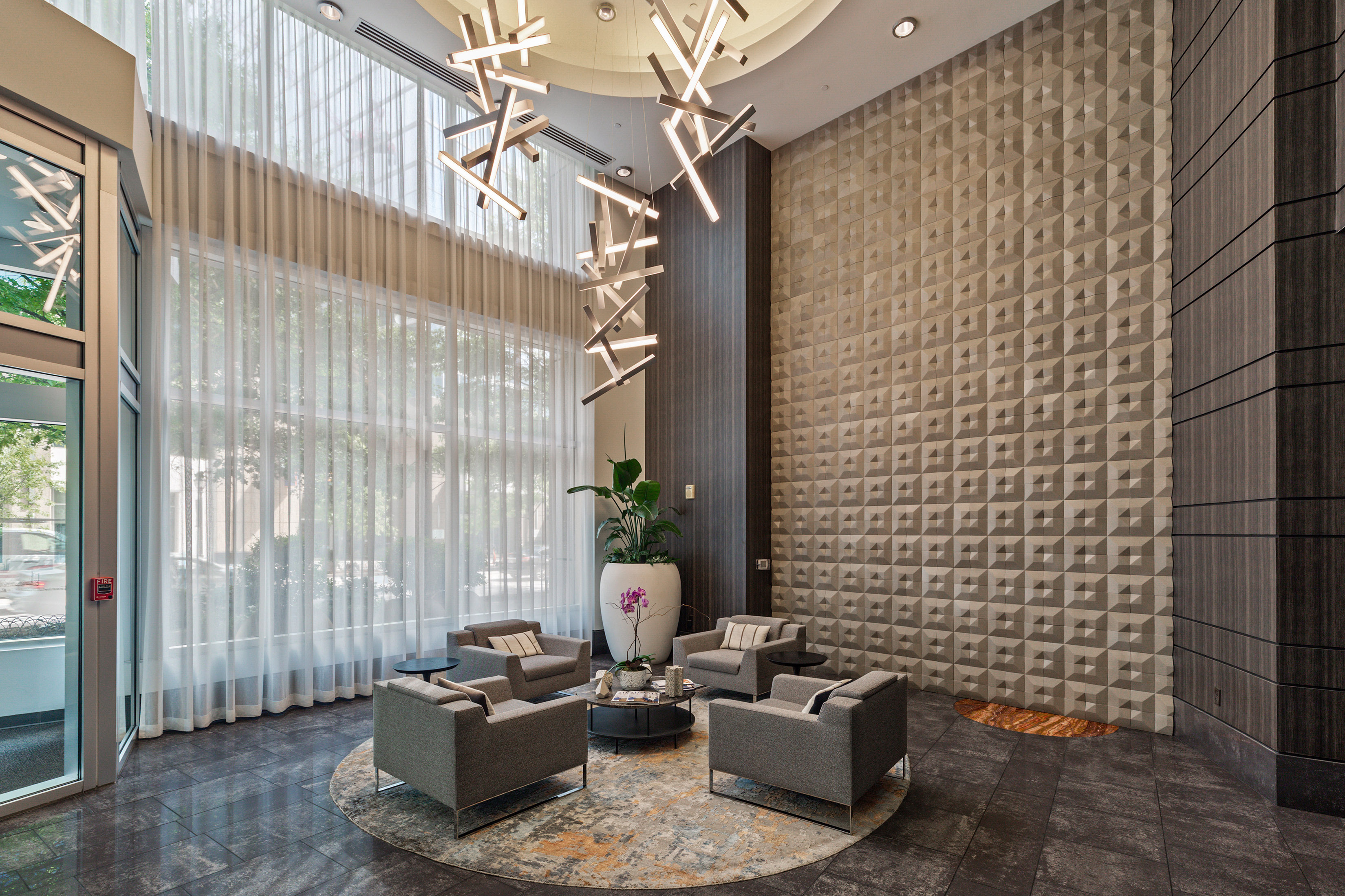  Exceptional Condo Offer Offers an Array of Amenities in a Prime Location - 物件實景