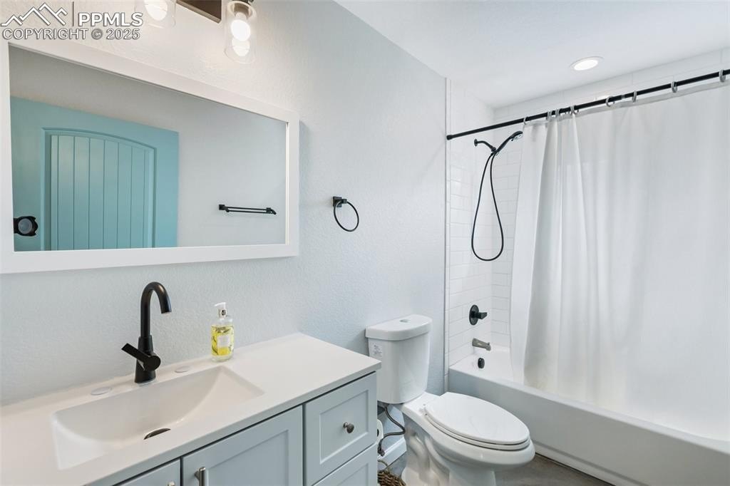 Florissant, Colorado, 80816, United States, 3 Bedrooms Bedrooms, ,2 BathroomsBathrooms,Residential,For Sale,1882650