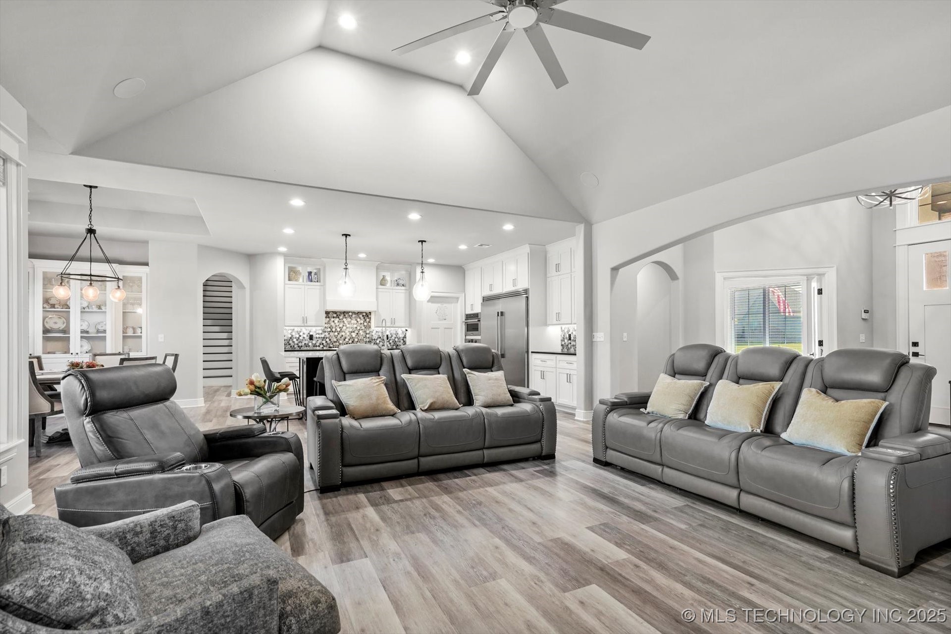 Owasso, Oklahoma, 74055, United States, 3 Bedrooms Bedrooms, ,4 BathroomsBathrooms,Residential,For Sale,1986225