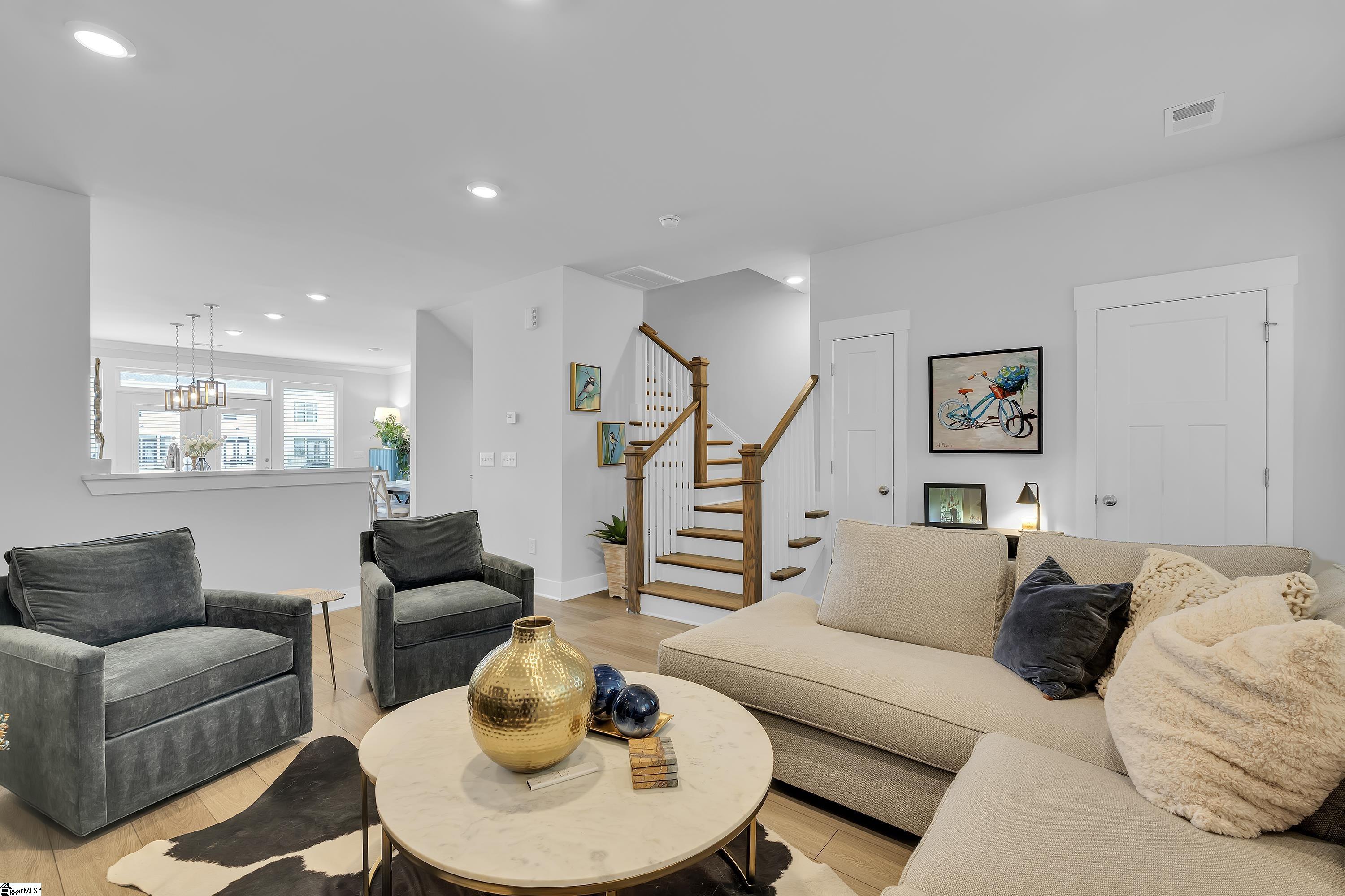 Greenville, South Carolina, 29605, United States, 3 Bedrooms Bedrooms, ,4 BathroomsBathrooms,Residential,For Sale,1999610