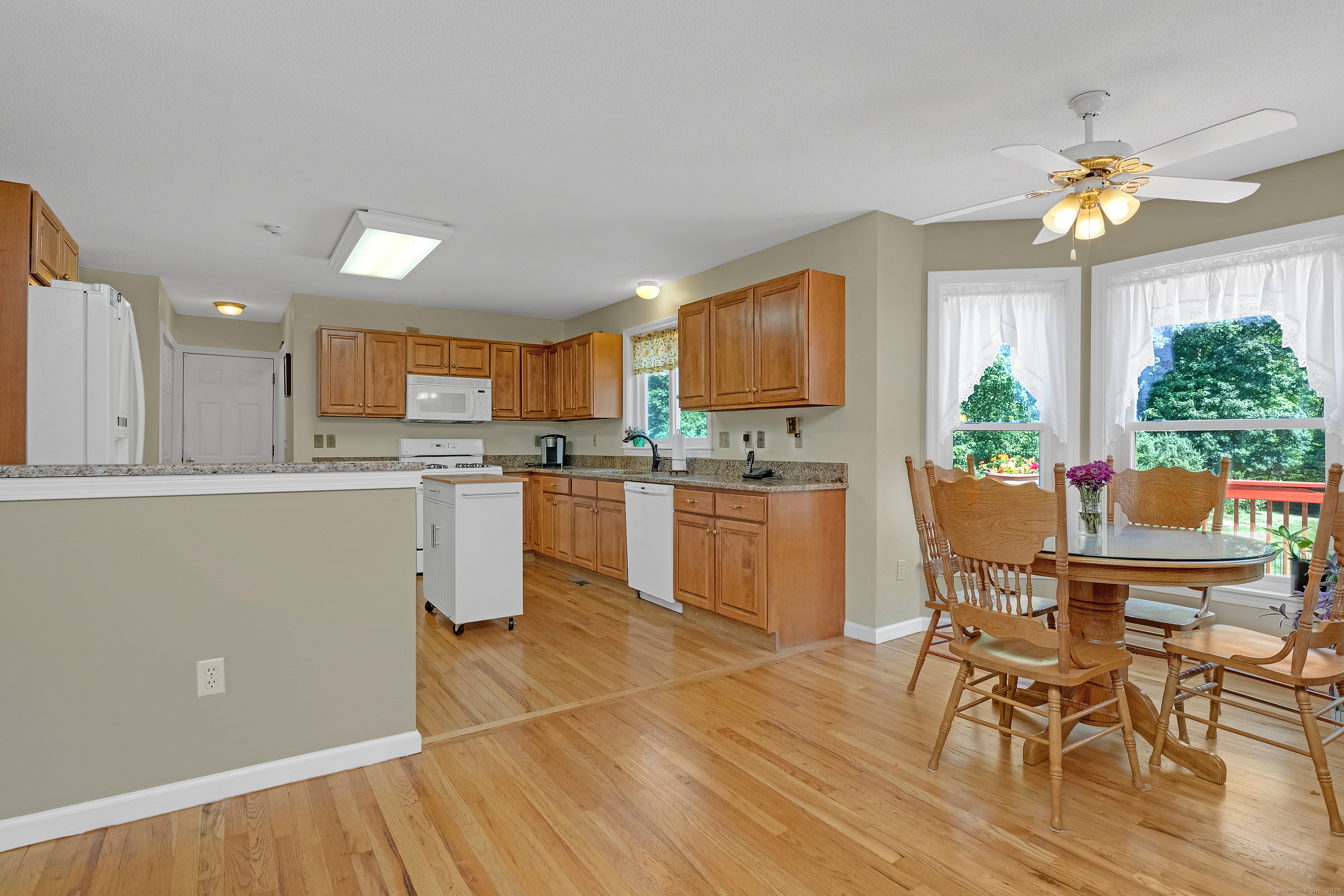 South Windsor, Connecticut, 06074, United States, 3 Bedrooms Bedrooms, ,4 BathroomsBathrooms,Residential,For Sale,1912297