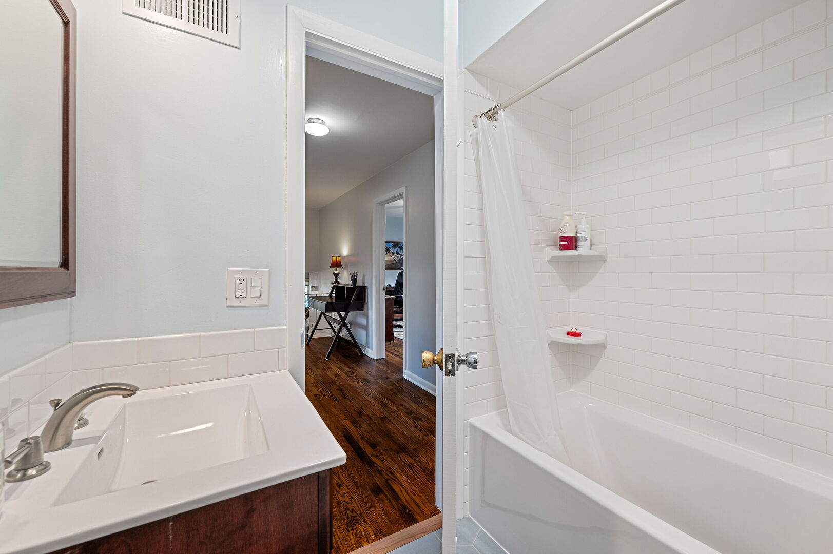 Glenview, Illinois, 60025, United States, 4 Bedrooms Bedrooms, ,3 BathroomsBathrooms,Residential,For Sale,1934626