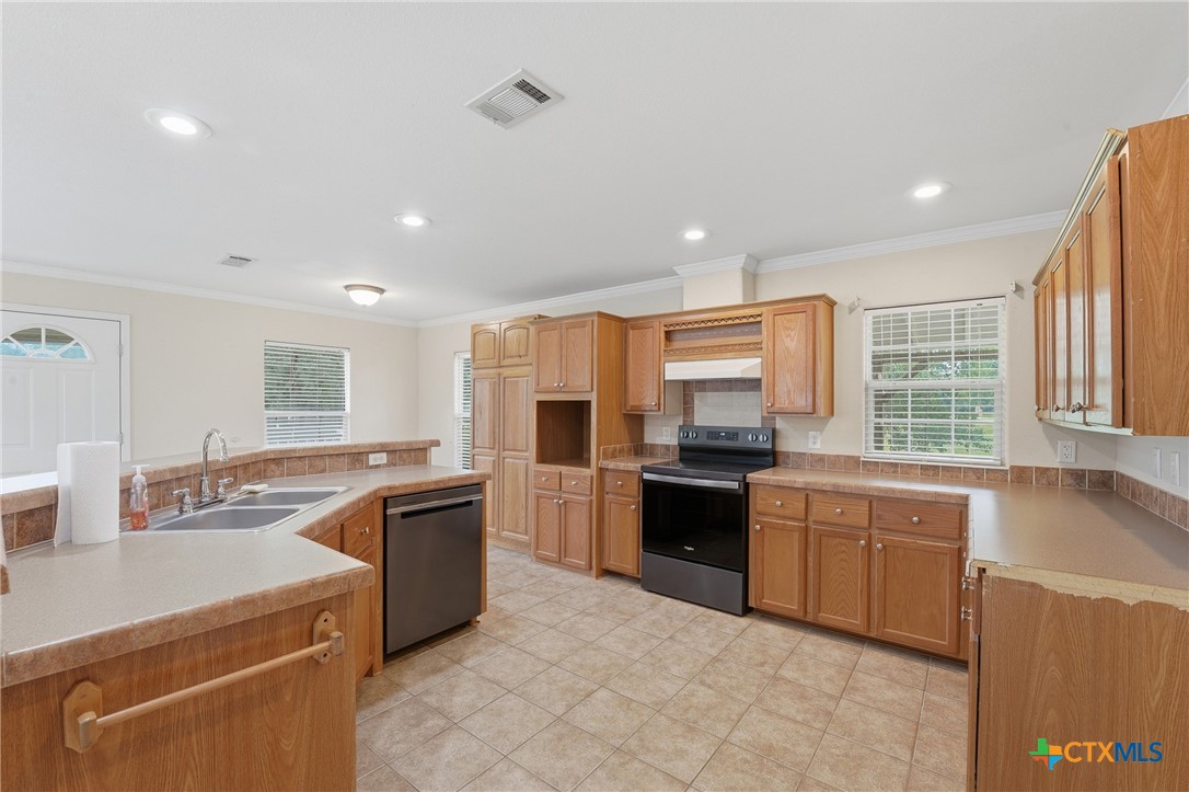 Seguin, Texas, 78155, United States, 5 Bedrooms Bedrooms, ,3 BathroomsBathrooms,Residential,For Sale,2049422
