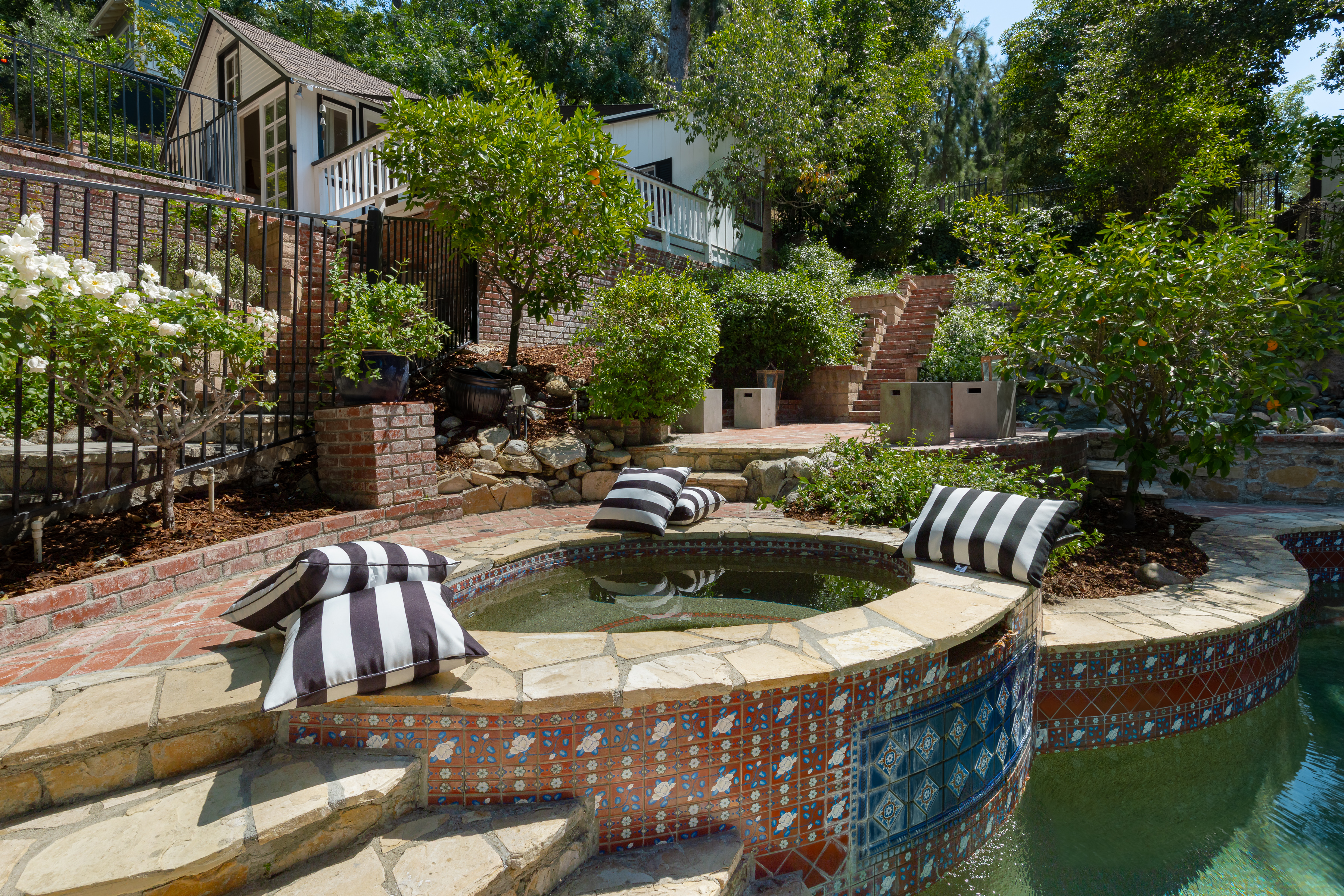  4650 Encino Avenue - 物件實景