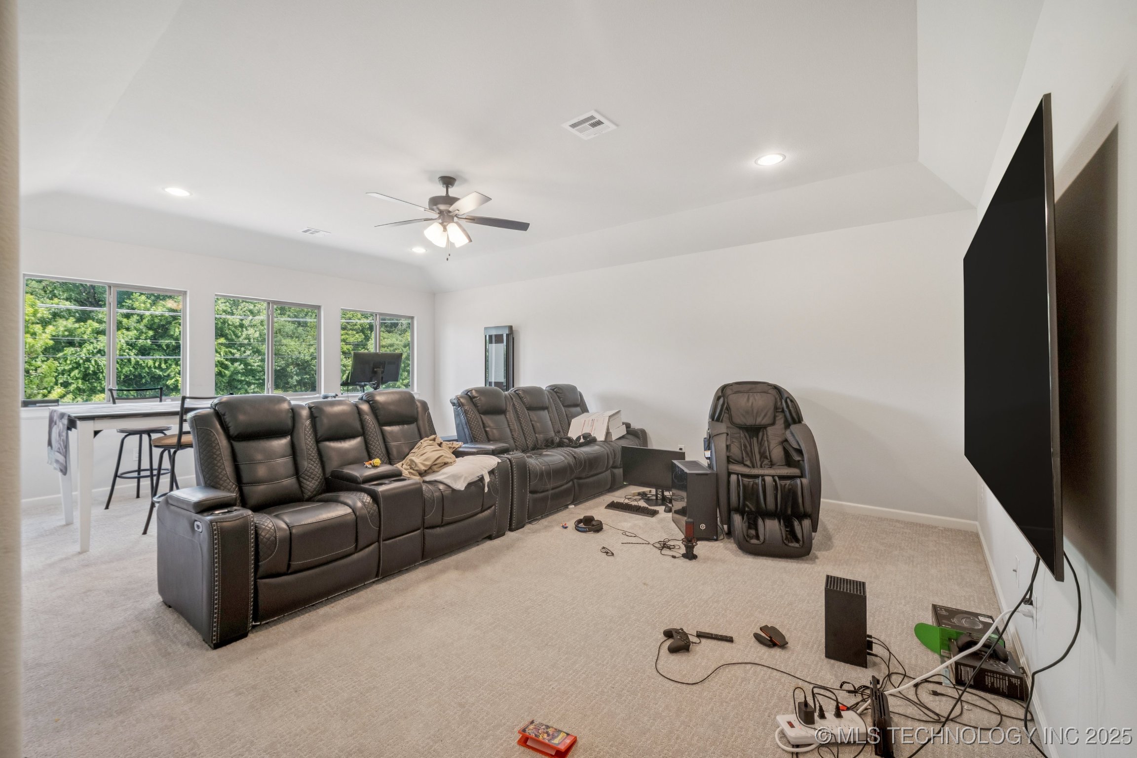 Broken Arrow, Oklahoma, 74011, United States, 5 Bedrooms Bedrooms, ,3 BathroomsBathrooms,Residential,For Sale,1898814