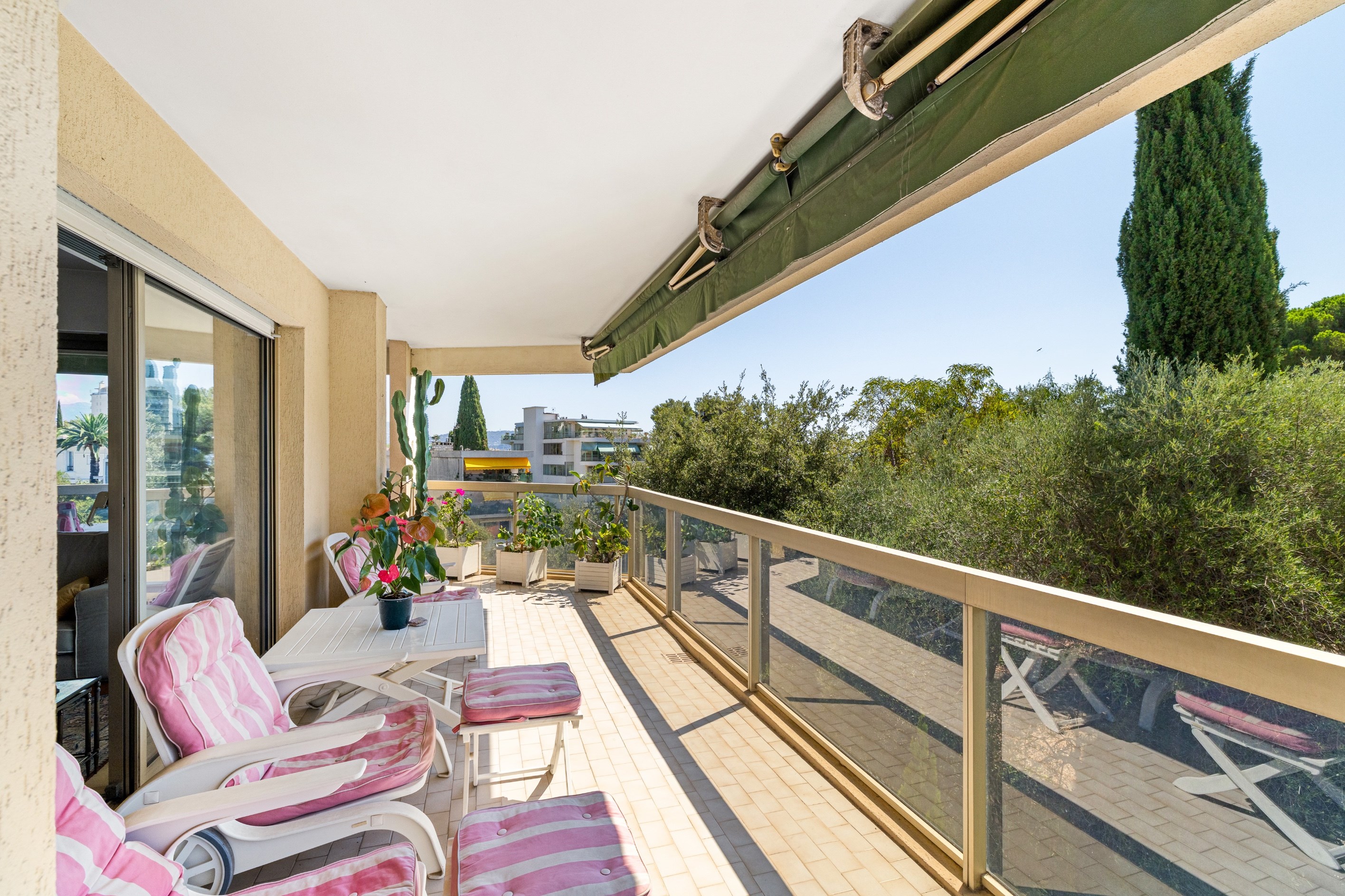  Nice Fabron, three bedroom apartment to renovate with terraces in a residence w… - 物件實景